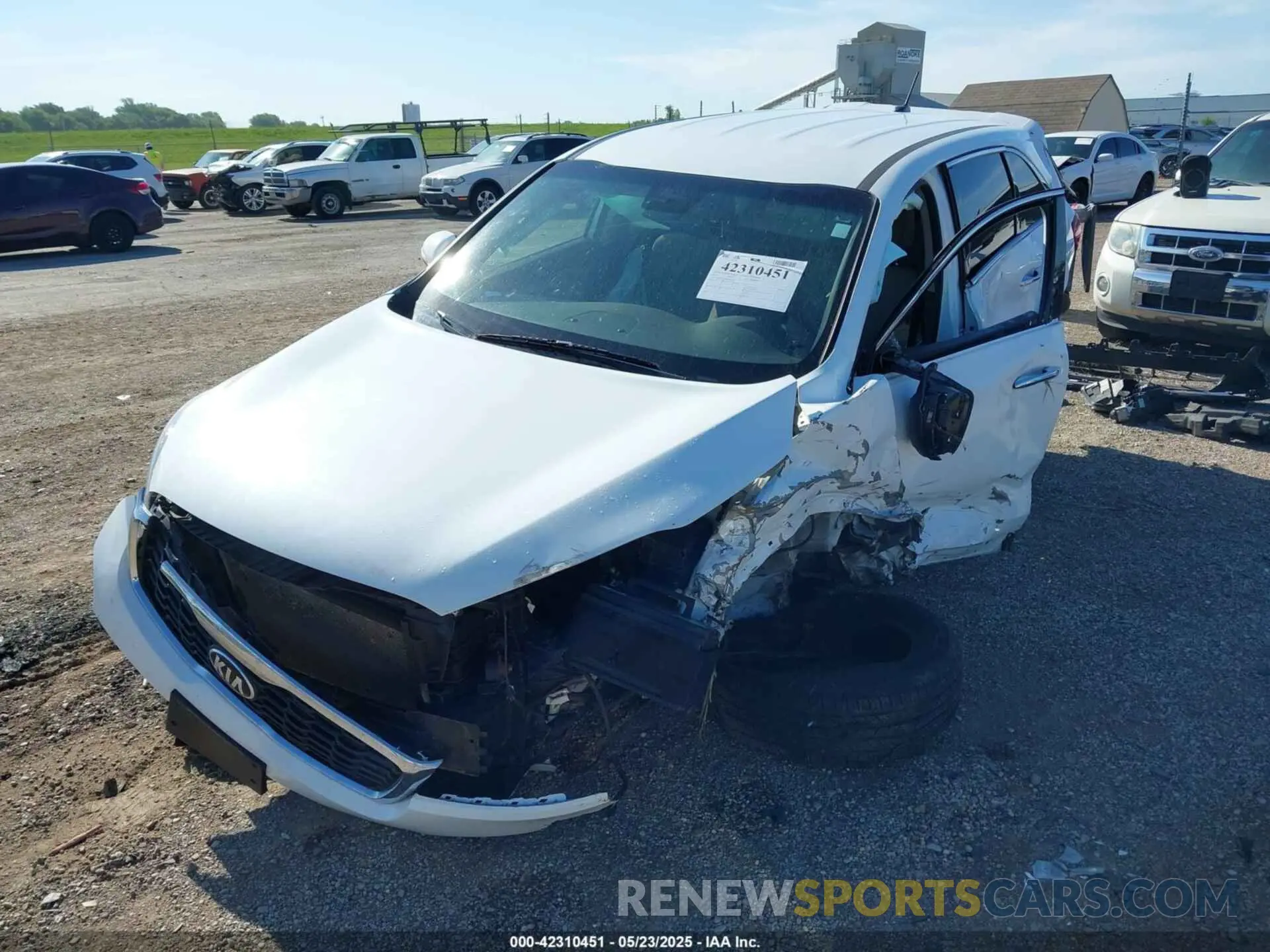 2 fotografías del automóvil dañado 5XYPGDA59KG477907 KIA SORENTO 2019