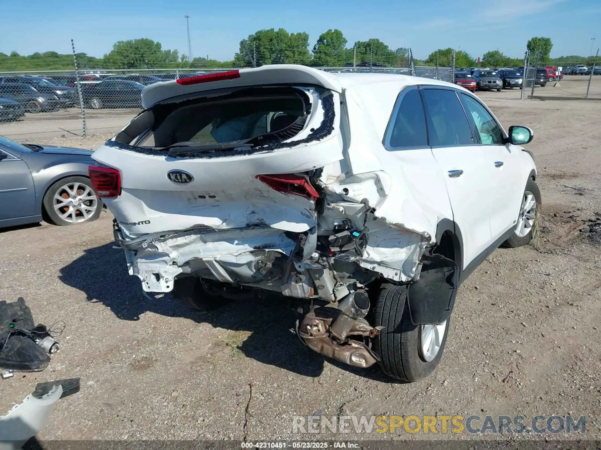 4 fotografías del automóvil dañado 5XYPGDA59KG477907 KIA SORENTO 2019