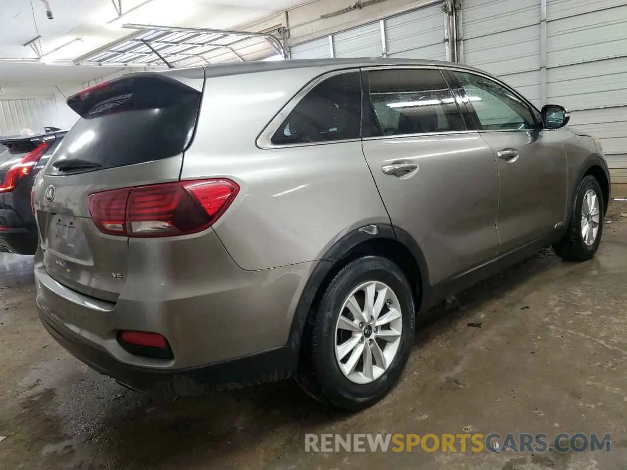3 fotografías del automóvil dañado 5XYPGDA5XKG449193 KIA SORENTO 2019