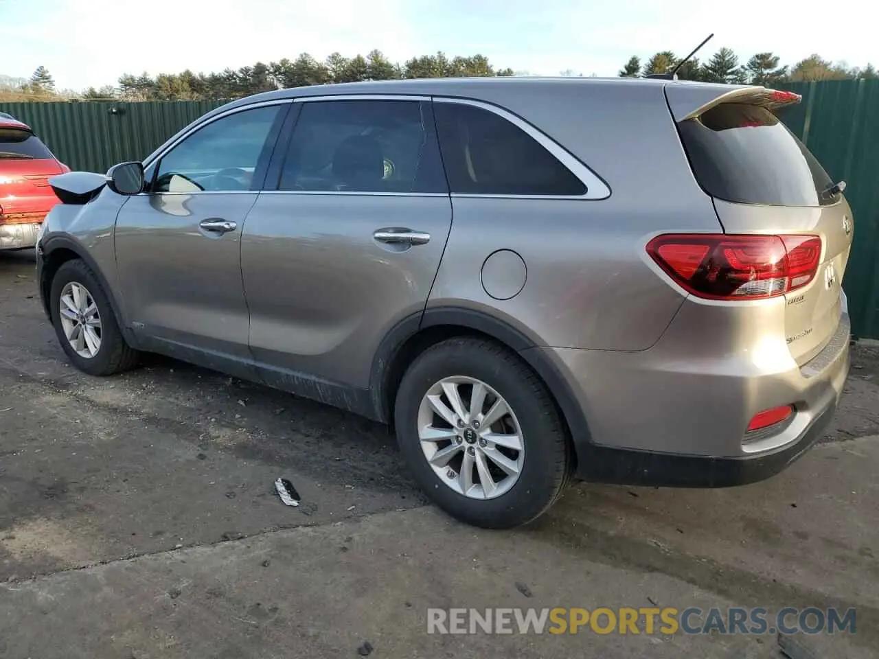 2 fotografías del automóvil dañado 5XYPGDA5XKG449209 KIA SORENTO 2019
