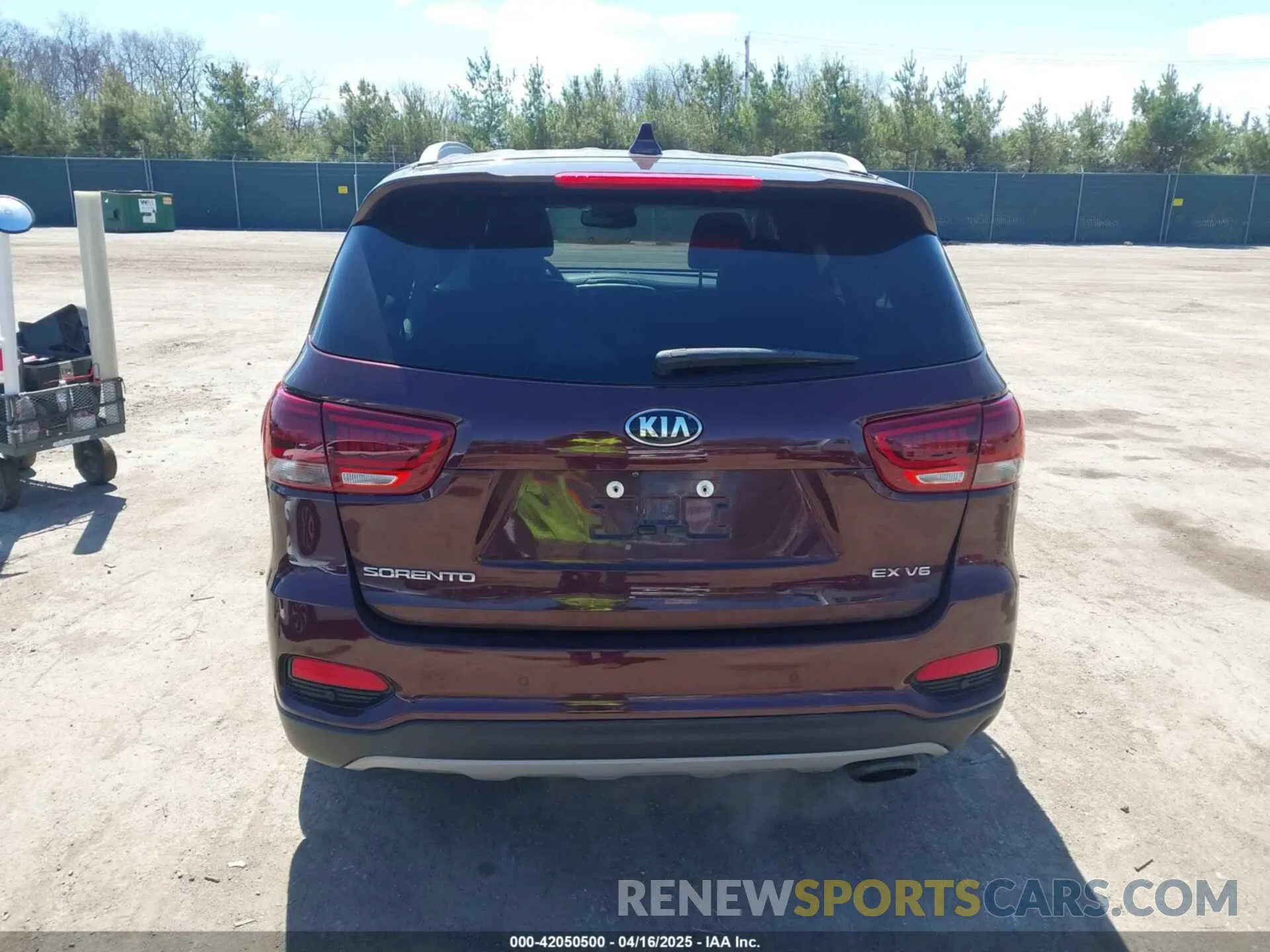 16 fotografías del automóvil dañado 5XYPH4A50KG512914 KIA SORENTO 2019