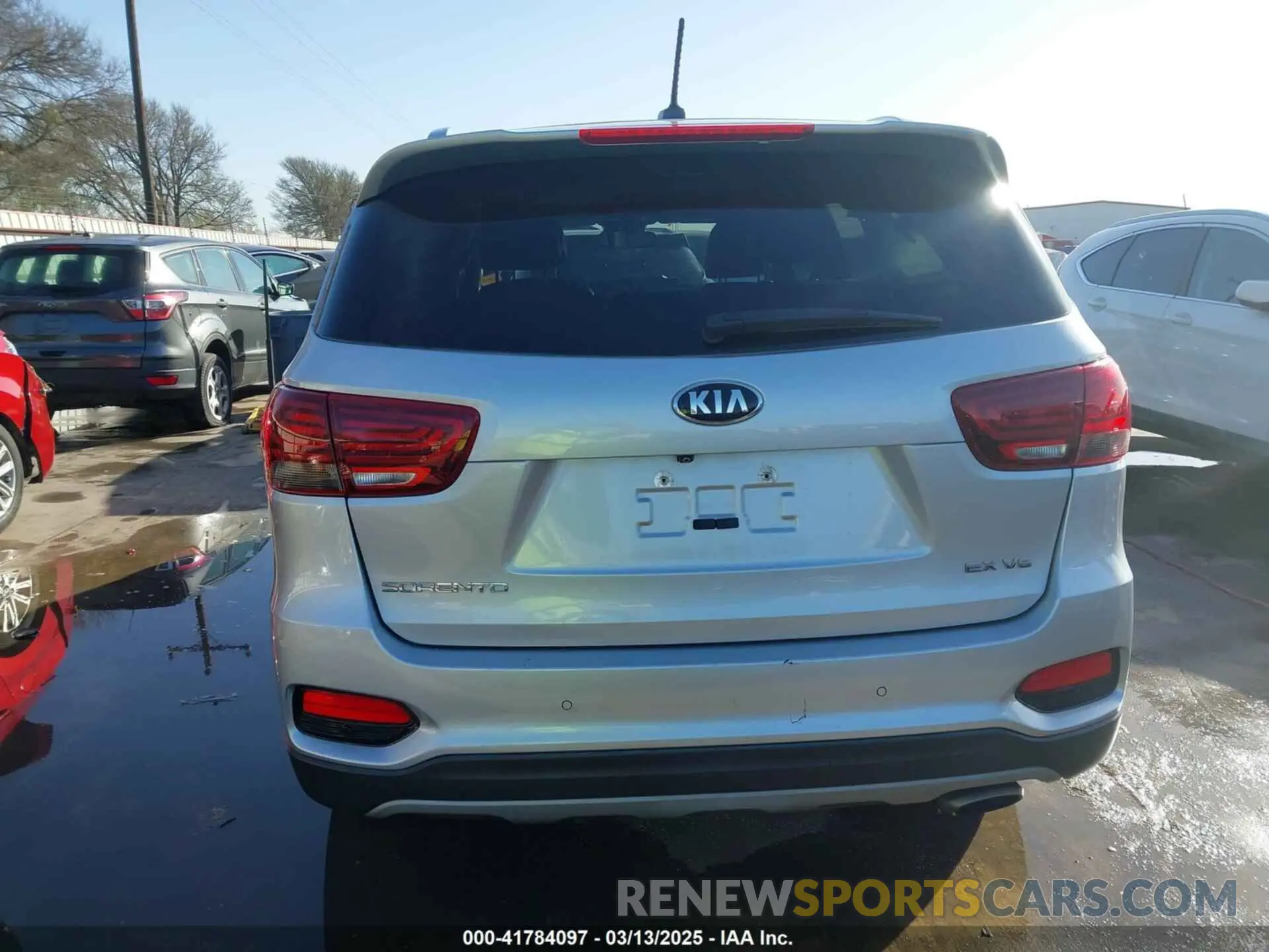 17 fotografías del automóvil dañado 5XYPH4A52KG603439 KIA SORENTO 2019
