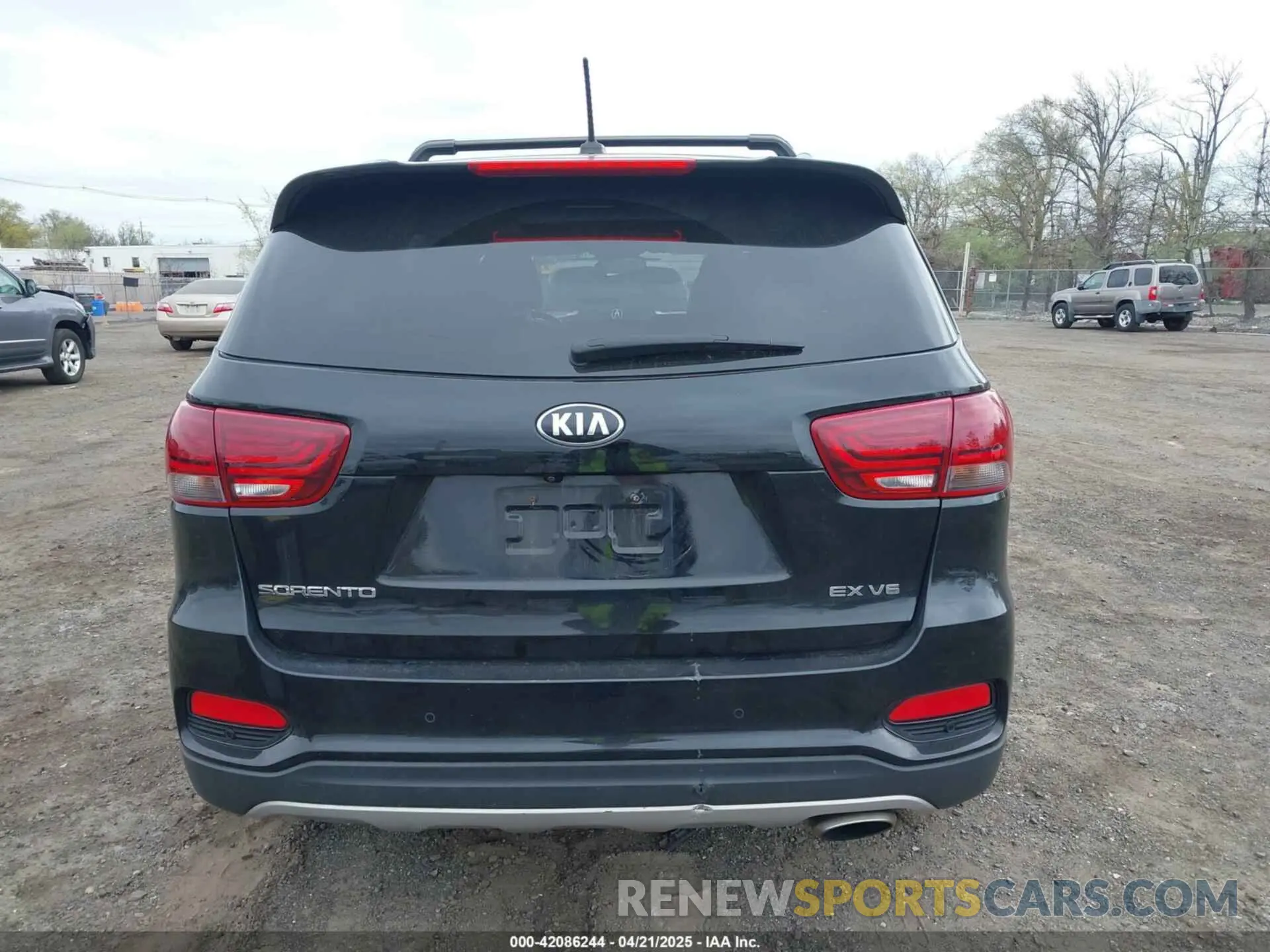 16 fotografías del automóvil dañado 5XYPH4A52KG608642 KIA SORENTO 2019