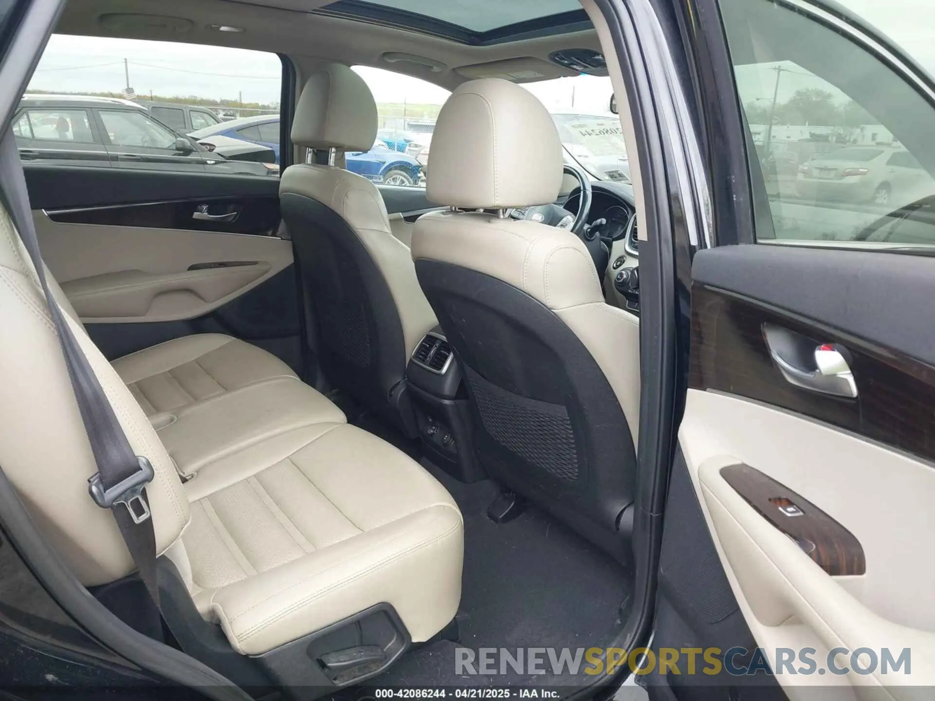 8 fotografías del automóvil dañado 5XYPH4A52KG608642 KIA SORENTO 2019