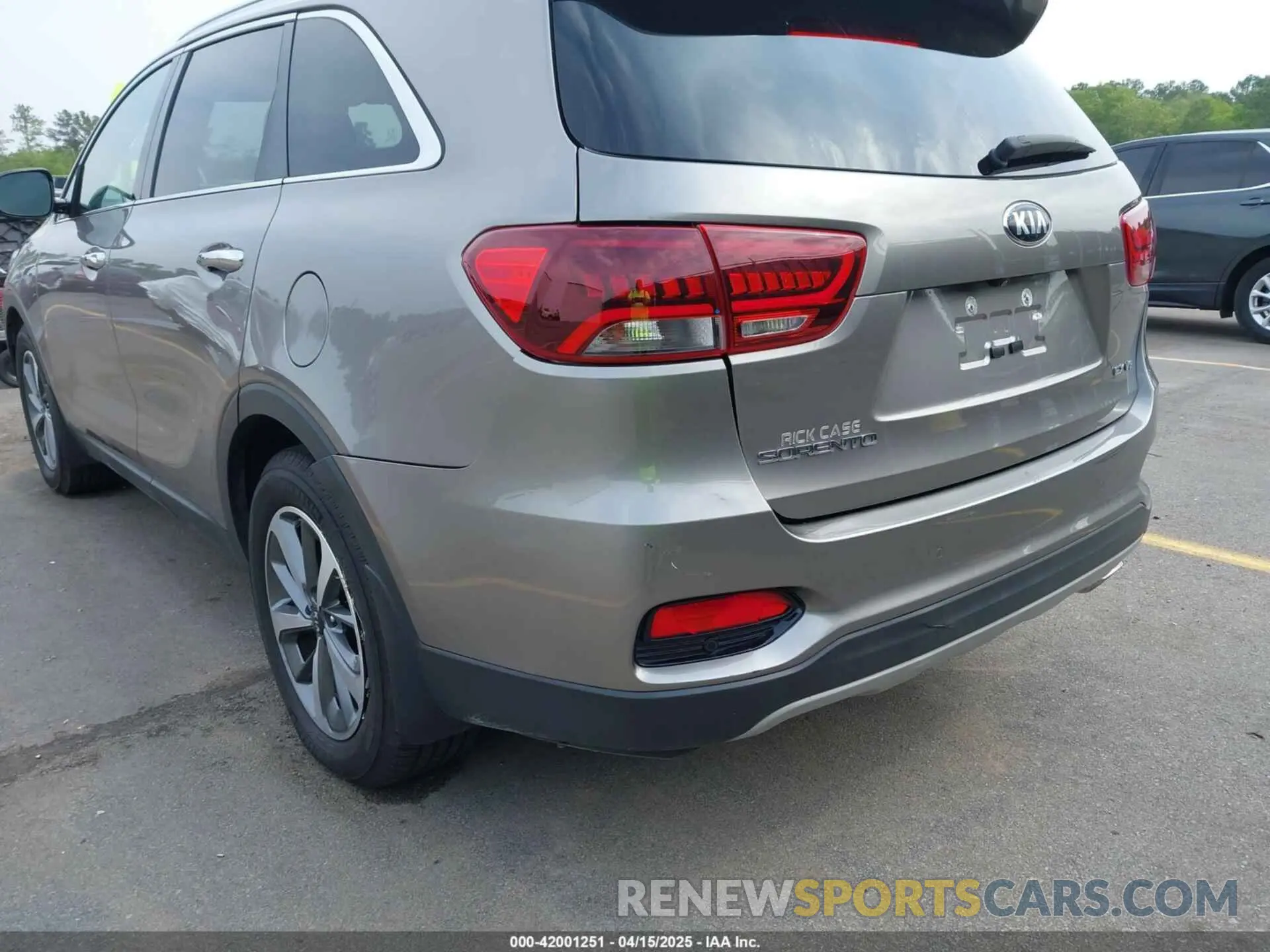 19 fotografías del automóvil dañado 5XYPH4A53KG448979 KIA SORENTO 2019