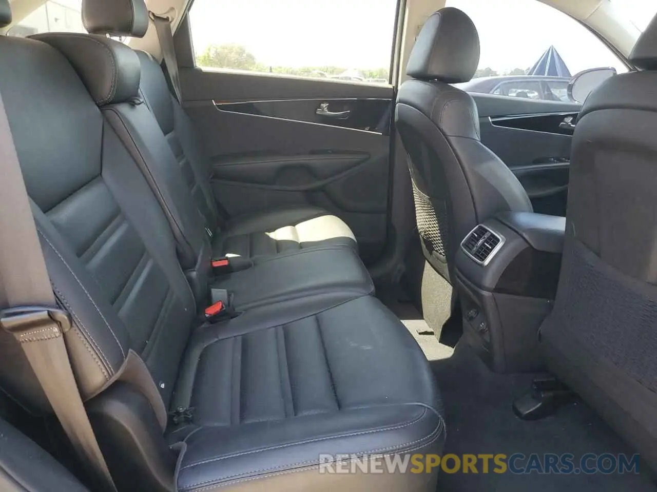 12 fotografías del automóvil dañado 5XYPH4A57KG609835 KIA SORENTO 2019