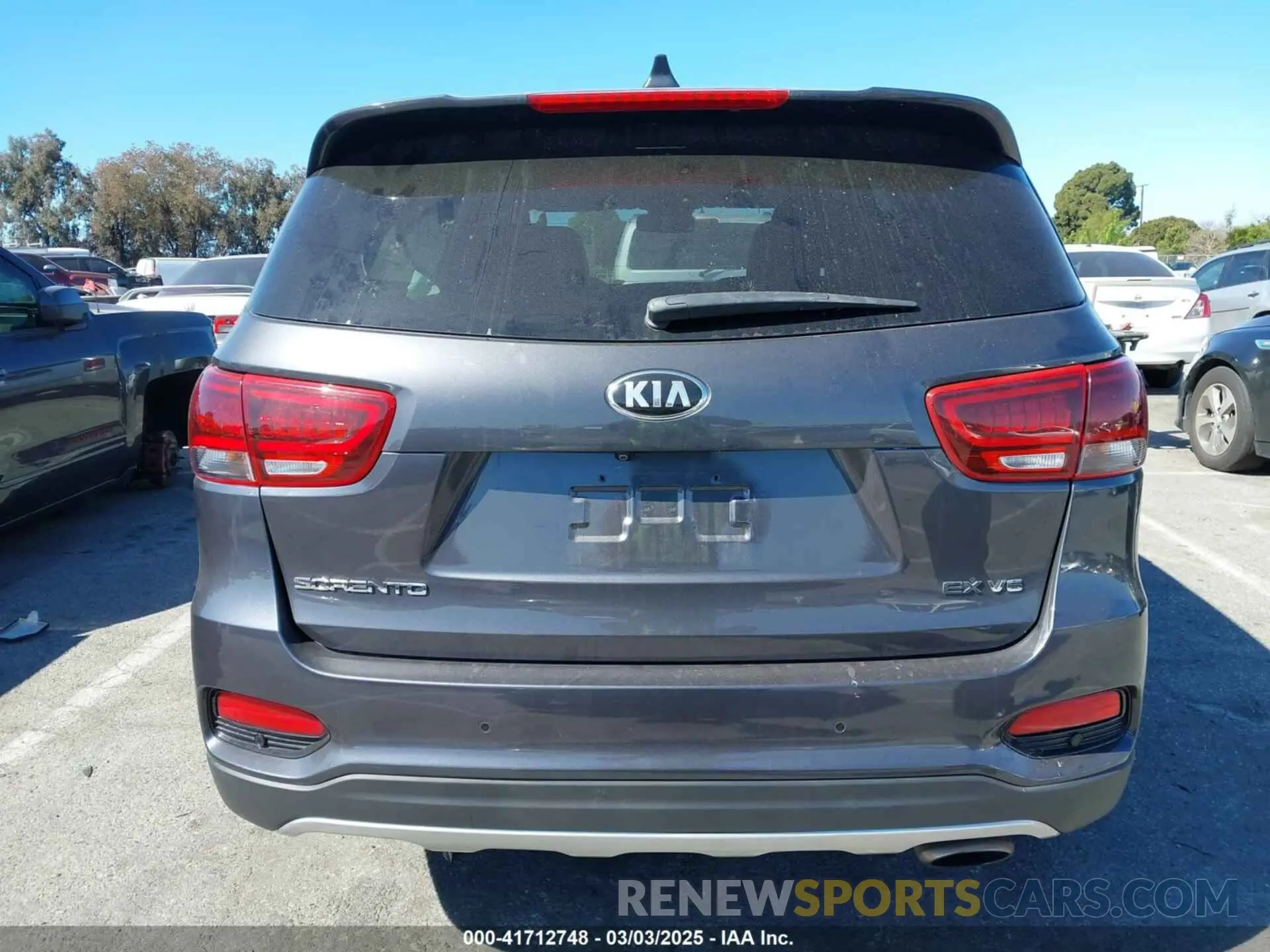 16 fotografías del automóvil dañado 5XYPH4A59KG457959 KIA SORENTO 2019