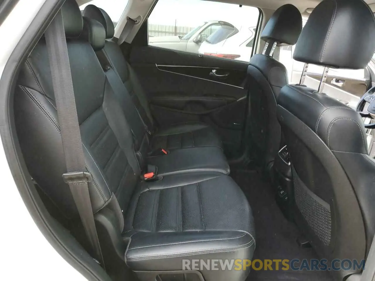 11 fotografías del automóvil dañado 5XYPH4A5XKG455234 KIA SORENTO 2019