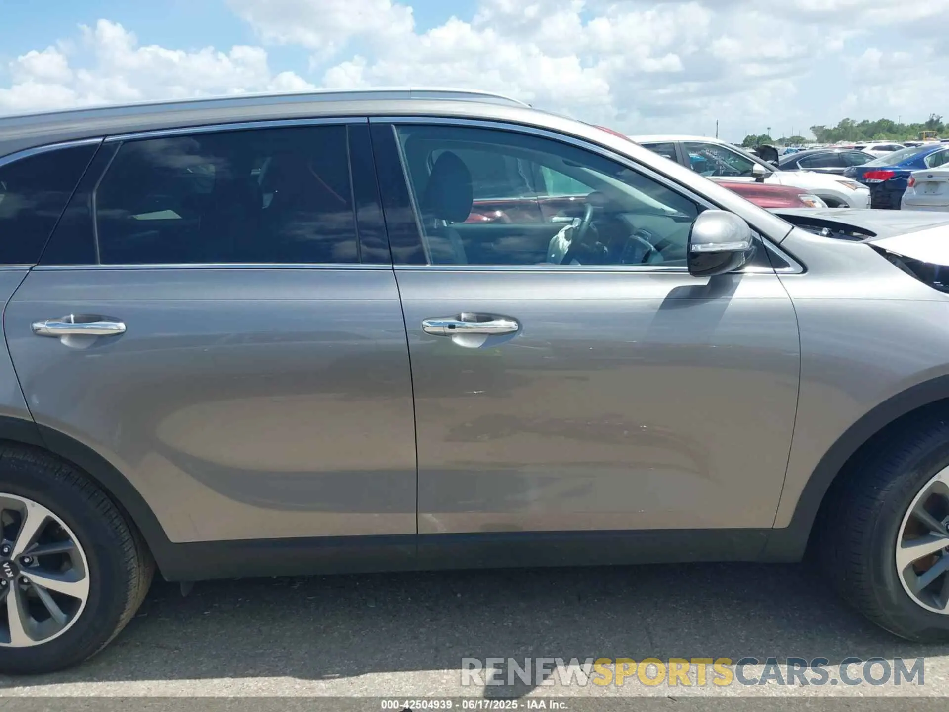 13 fotografías del automóvil dañado 5XYPH4A5XKG470607 KIA SORENTO 2019