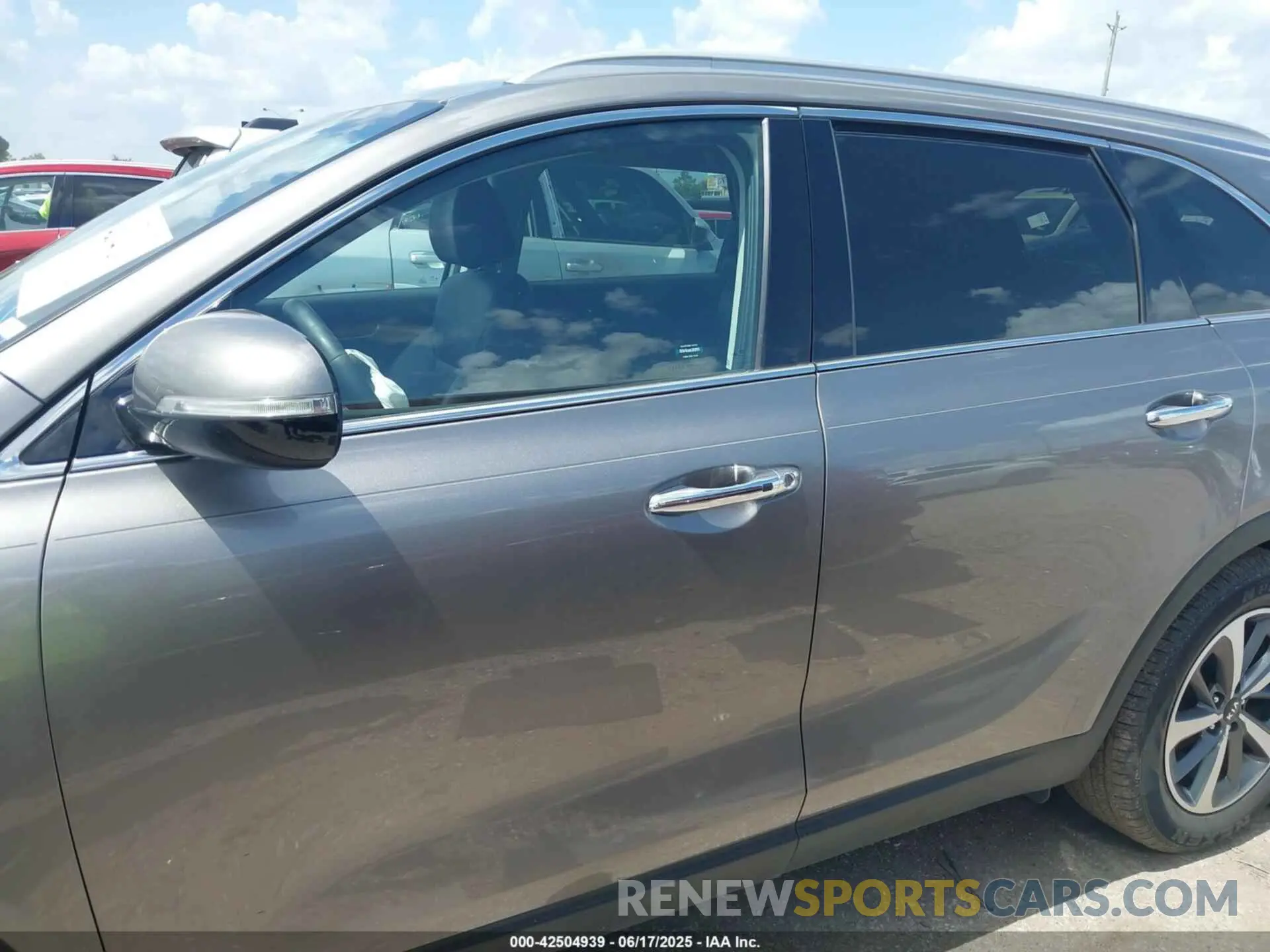 14 fotografías del automóvil dañado 5XYPH4A5XKG470607 KIA SORENTO 2019