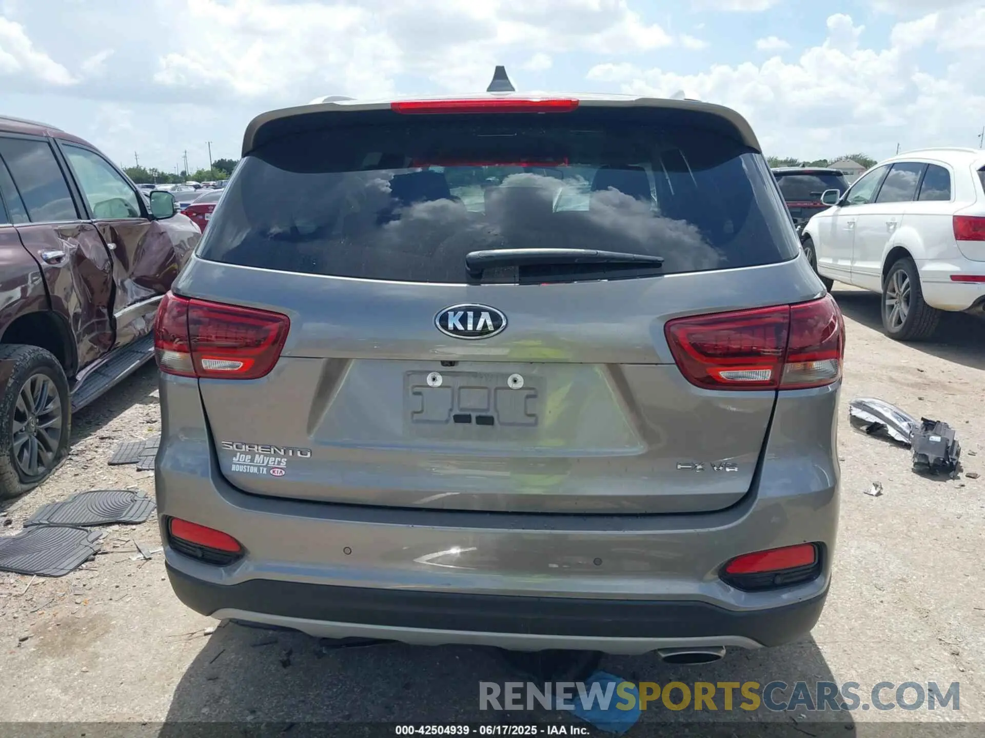 16 fotografías del automóvil dañado 5XYPH4A5XKG470607 KIA SORENTO 2019