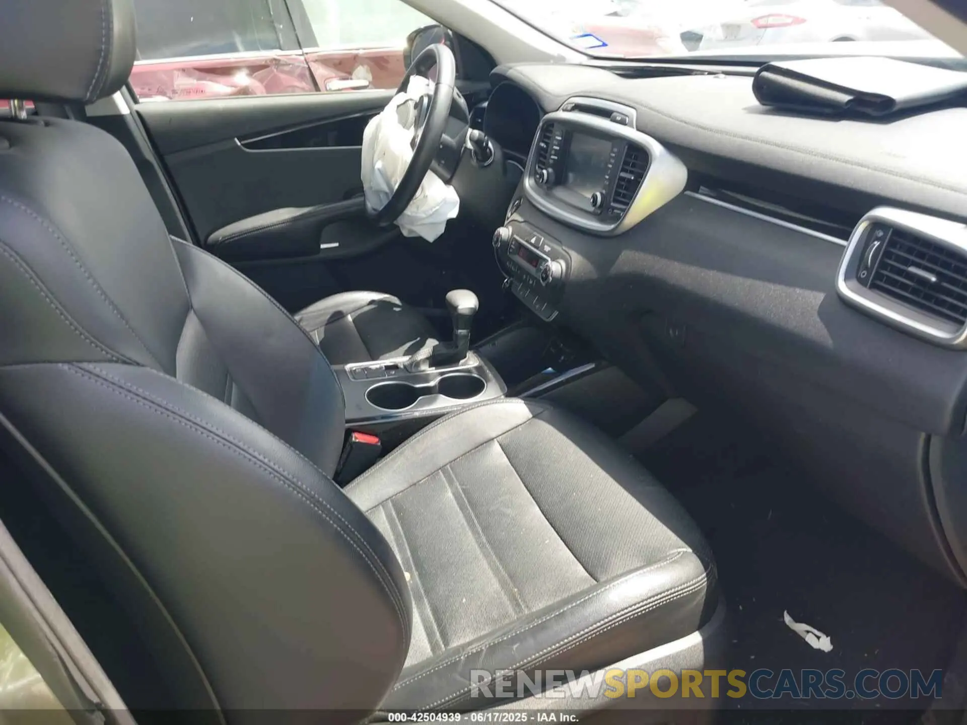 5 fotografías del automóvil dañado 5XYPH4A5XKG470607 KIA SORENTO 2019