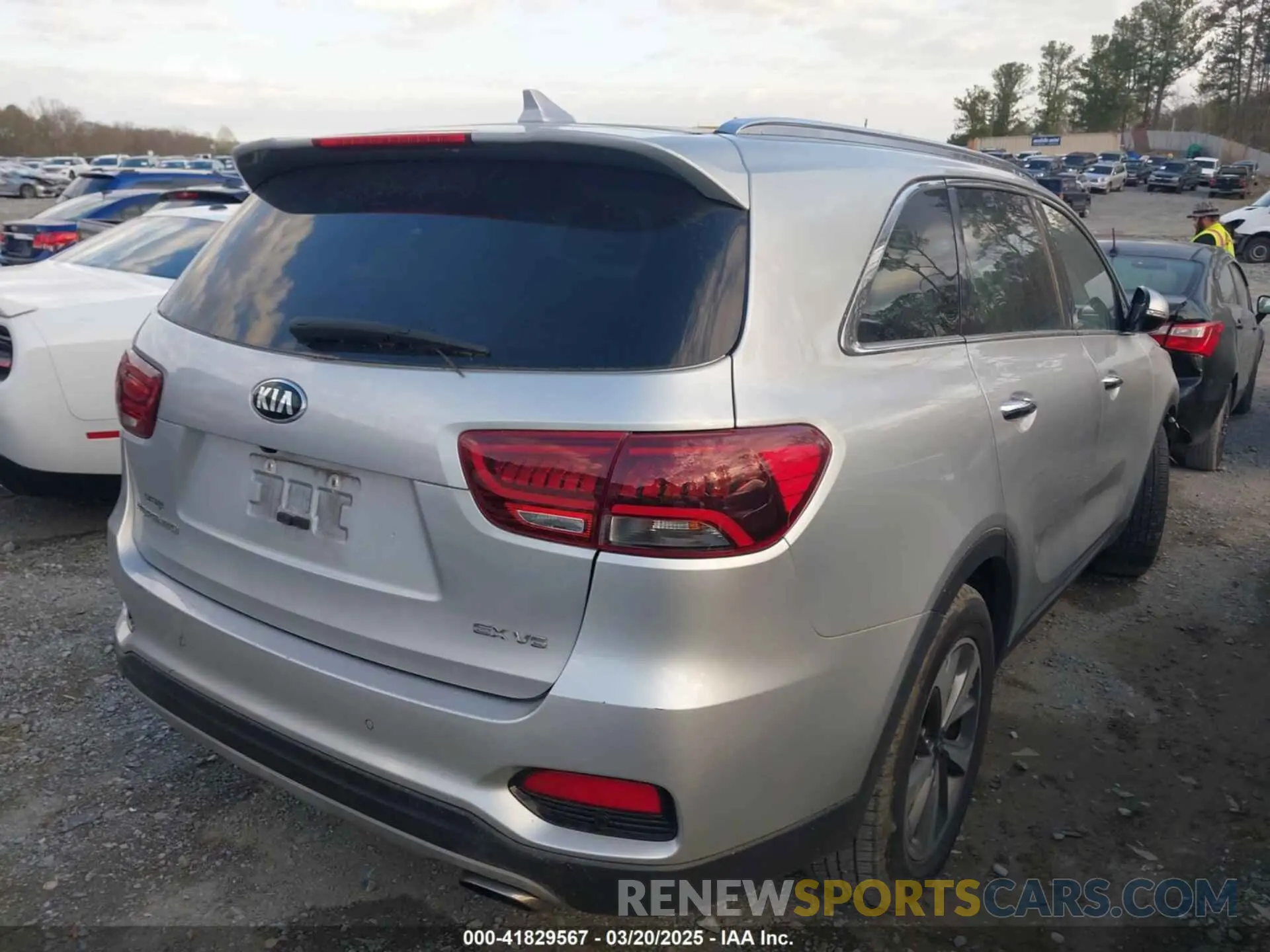 4 fotografías del automóvil dañado 5XYPH4A5XKG474169 KIA SORENTO 2019