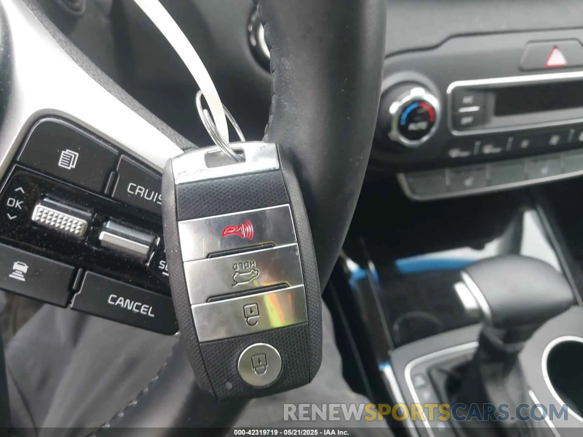 11 fotografías del automóvil dañado 5XYPHDA53KG604860 KIA SORENTO 2019