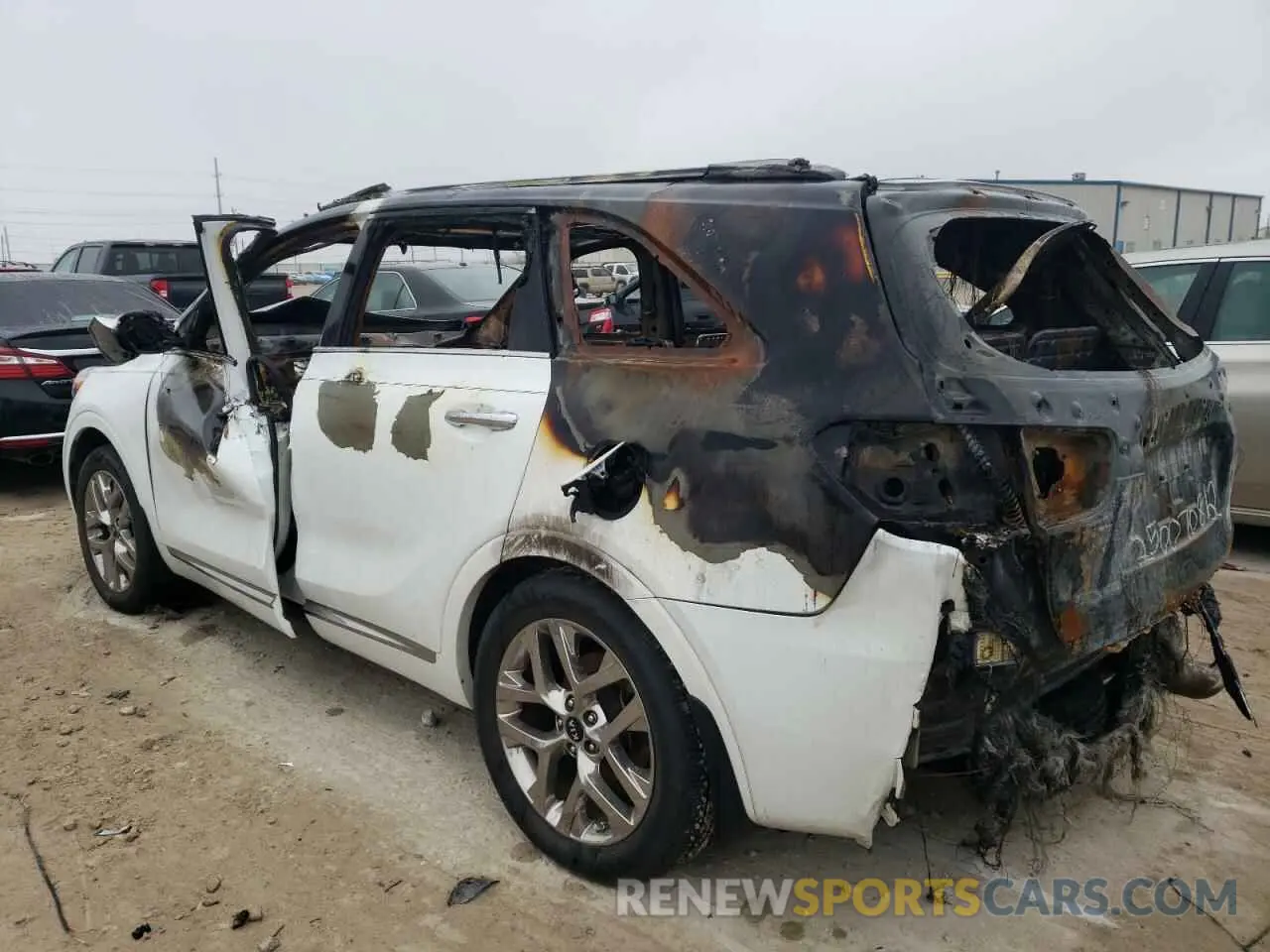 2 fotografías del automóvil dañado 5XYPK4A50KG473341 KIA SORENTO 2019