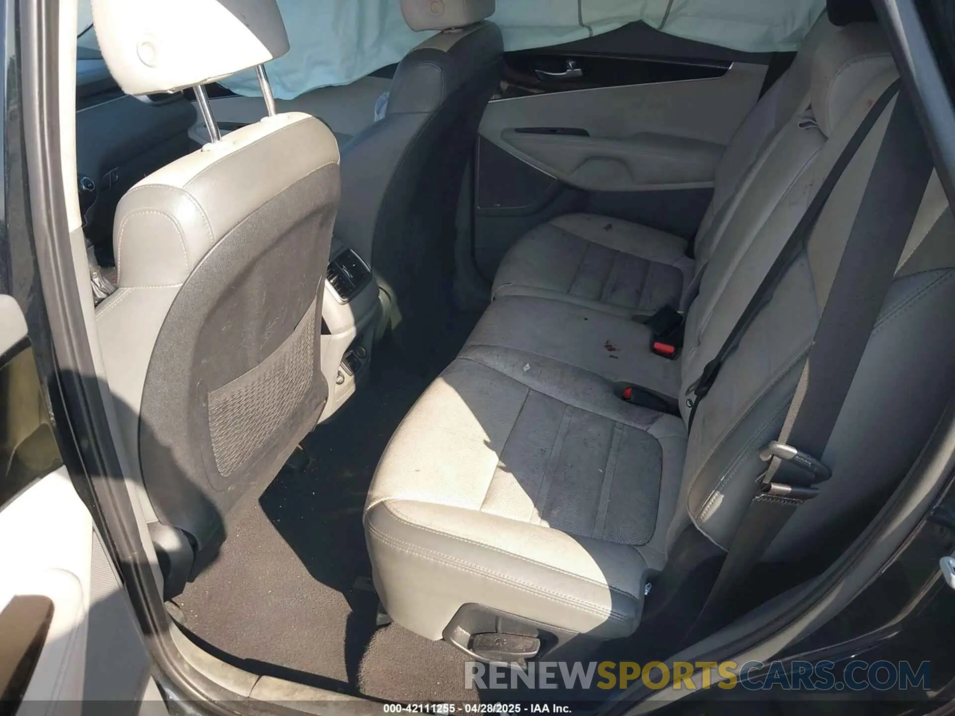 8 fotografías del automóvil dañado 5XYPK4A51KG553747 KIA SORENTO 2019