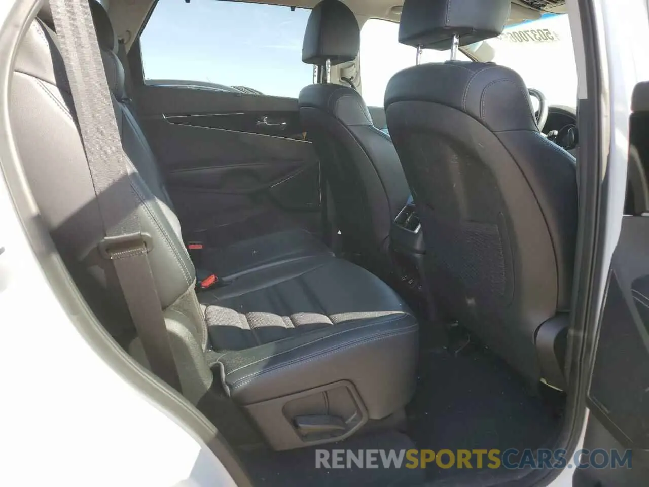 12 fotografías del automóvil dañado 5XYPK4A52KG460929 KIA SORENTO 2019