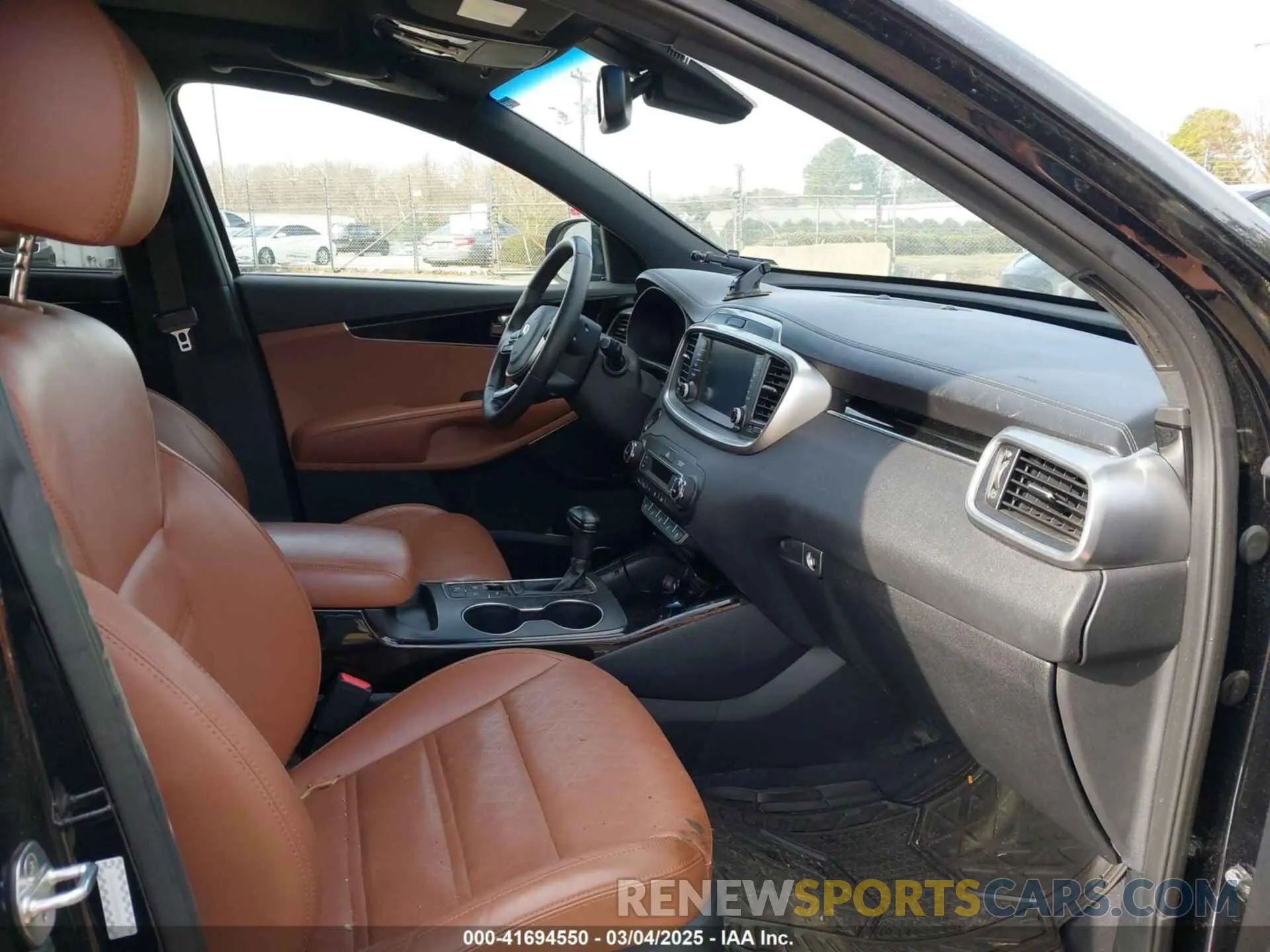 5 fotografías del automóvil dañado 5XYPK4A55KG582751 KIA SORENTO 2019