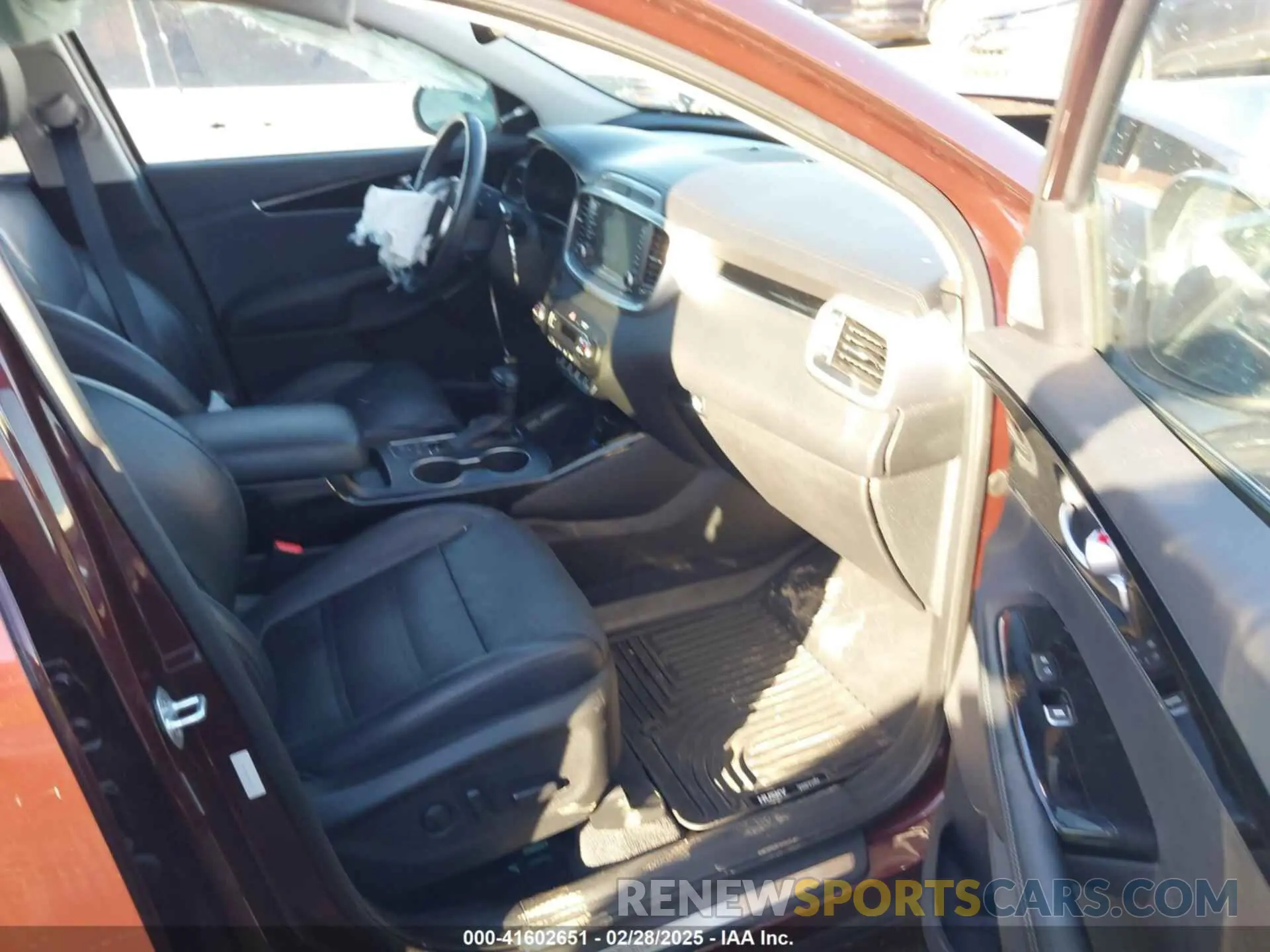 5 fotografías del automóvil dañado 5XYPKDA59KG459776 KIA SORENTO 2019