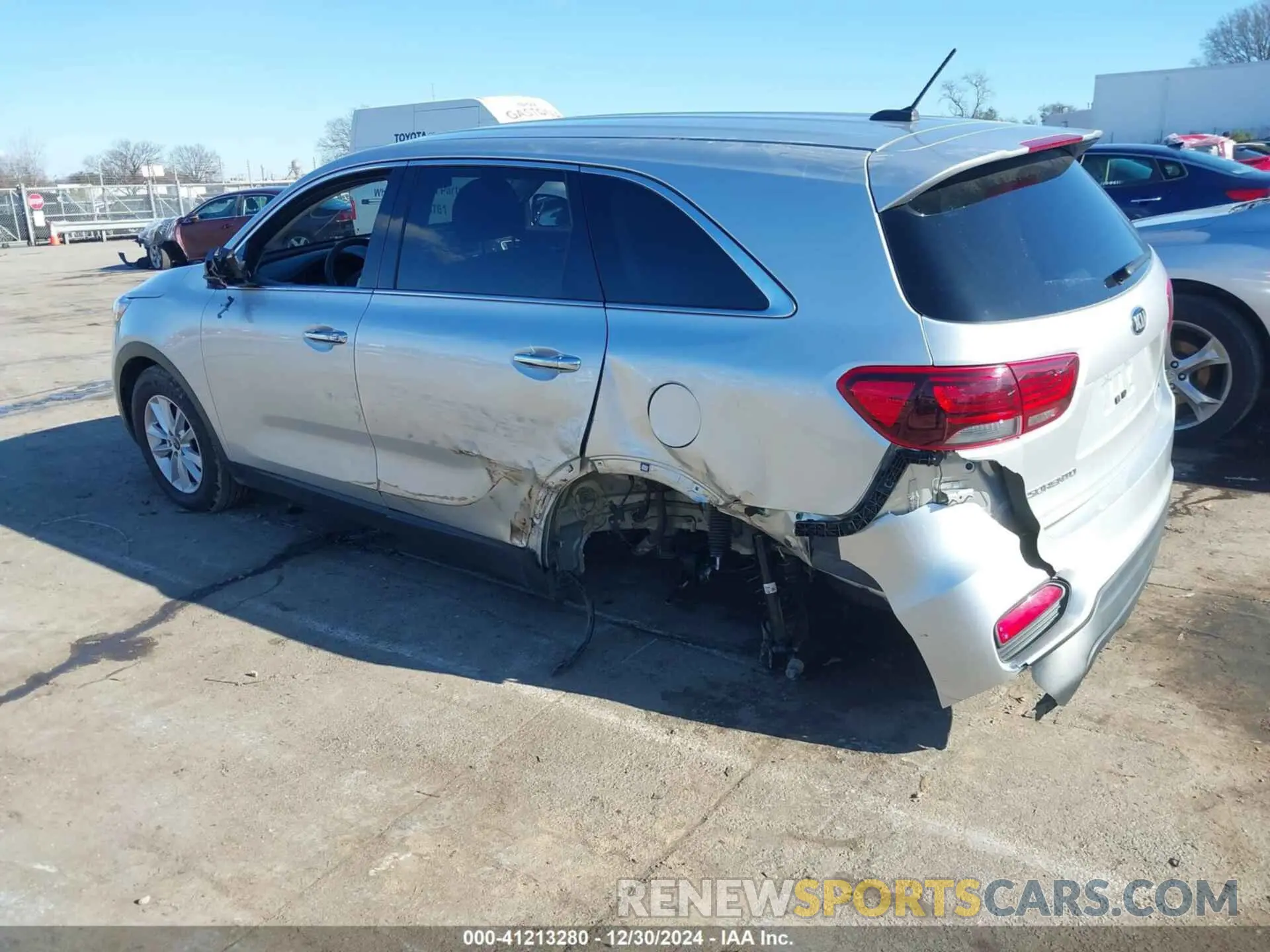 3 fotografías del automóvil dañado 5XYPG4A30LG656529 KIA SORENTO 2020