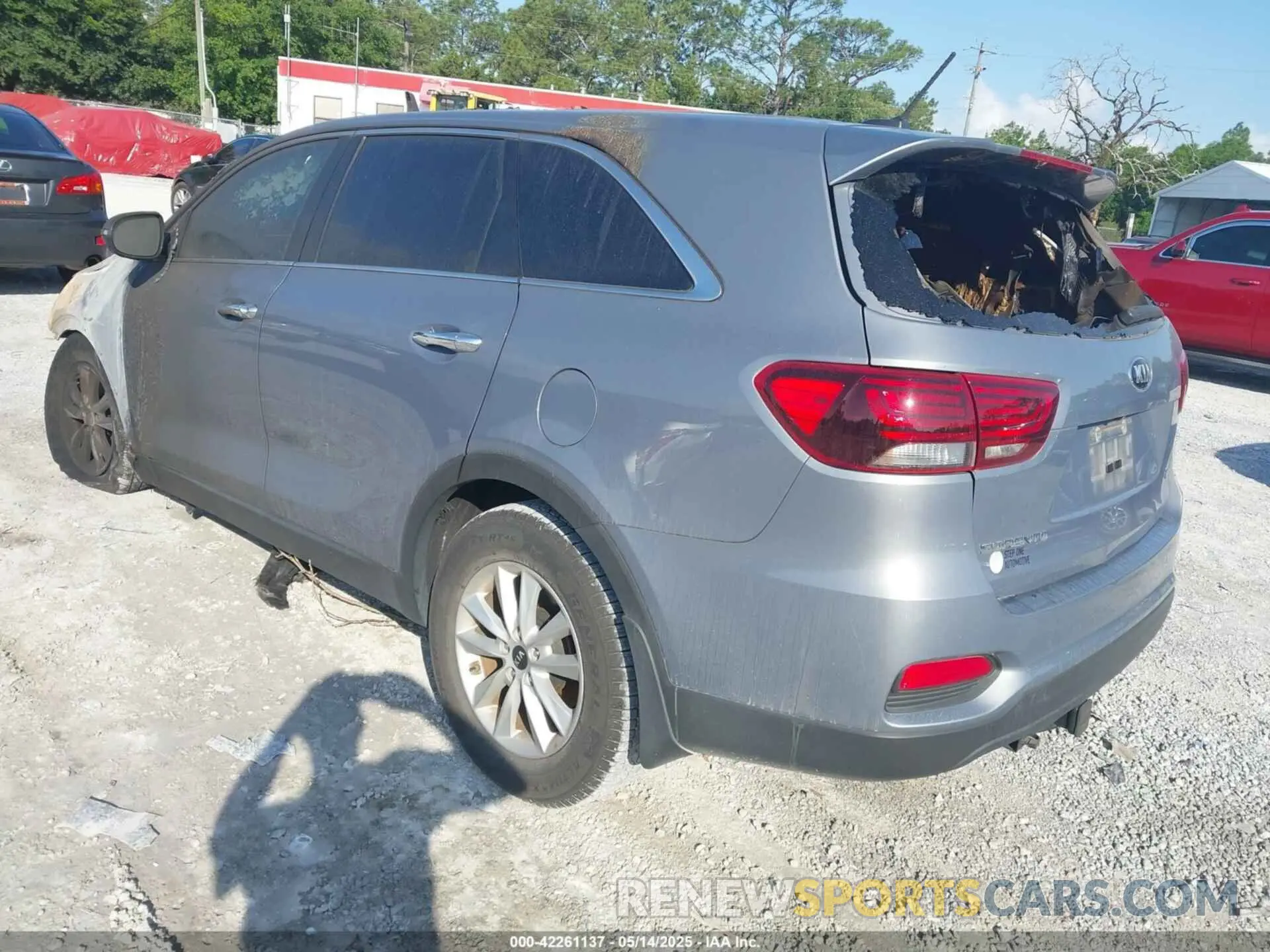 3 fotografías del automóvil dañado 5XYPG4A30LG682452 KIA SORENTO 2020