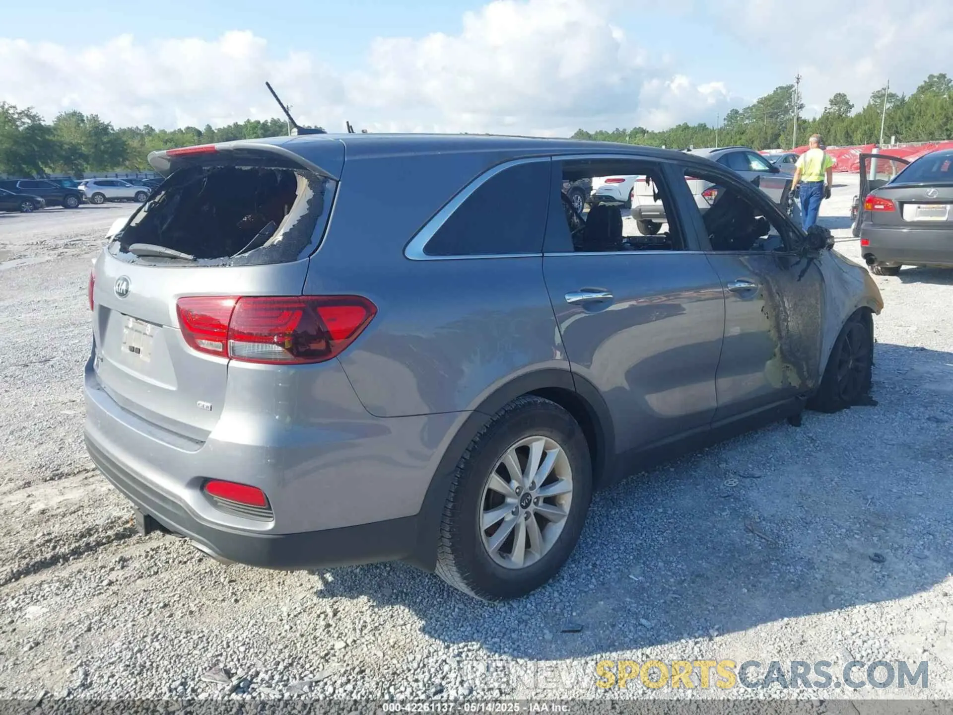 4 fotografías del automóvil dañado 5XYPG4A30LG682452 KIA SORENTO 2020