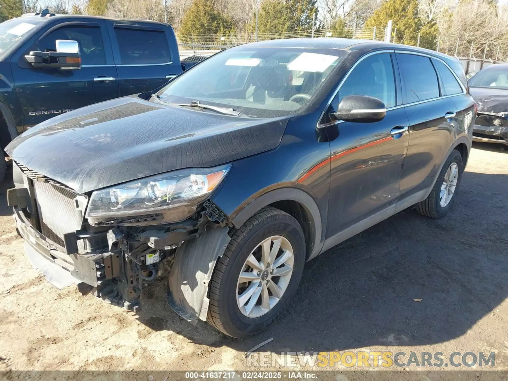 2 fotografías del automóvil dañado 5XYPG4A30LG698215 KIA SORENTO 2020