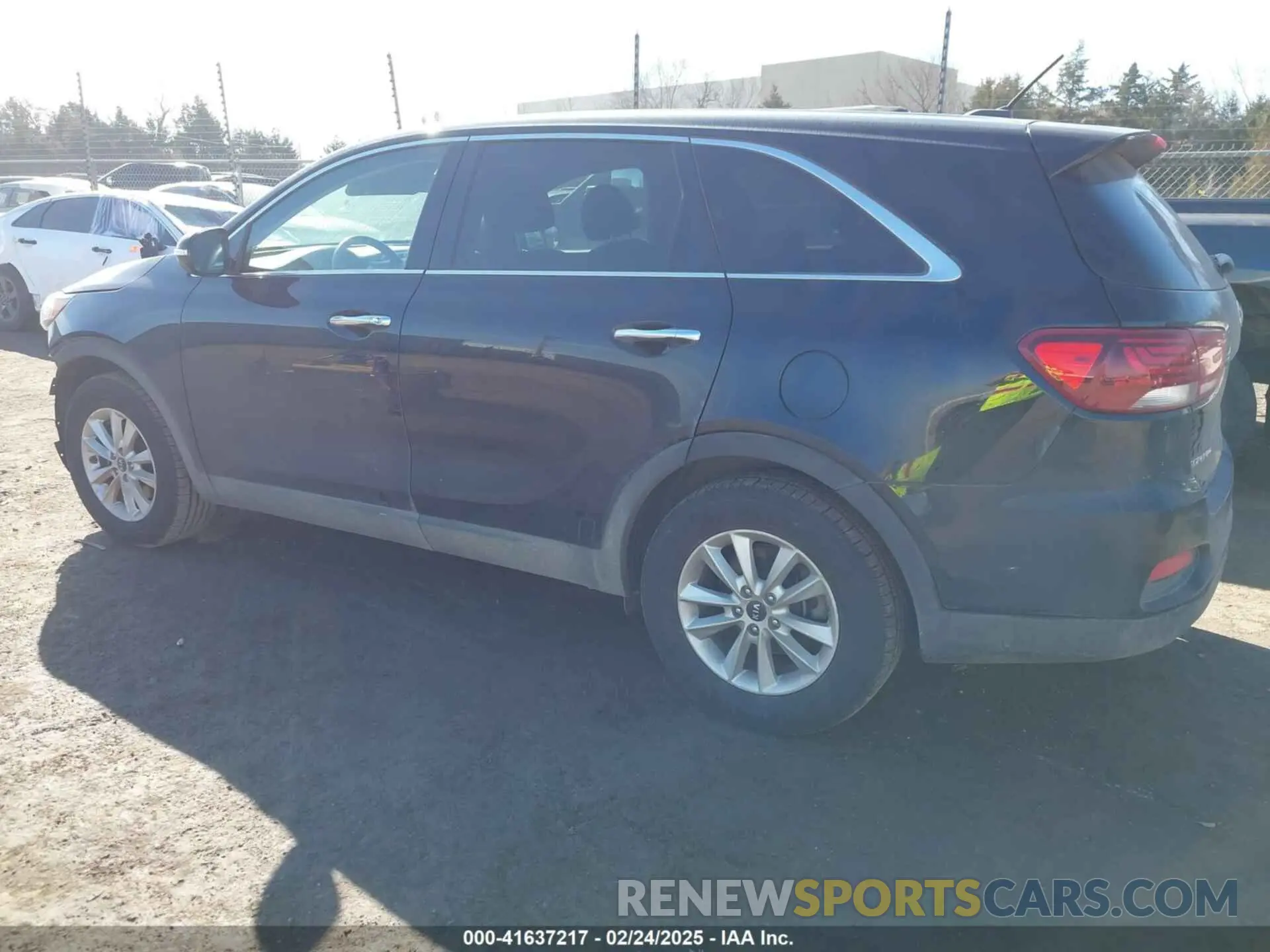 3 fotografías del automóvil dañado 5XYPG4A30LG698215 KIA SORENTO 2020