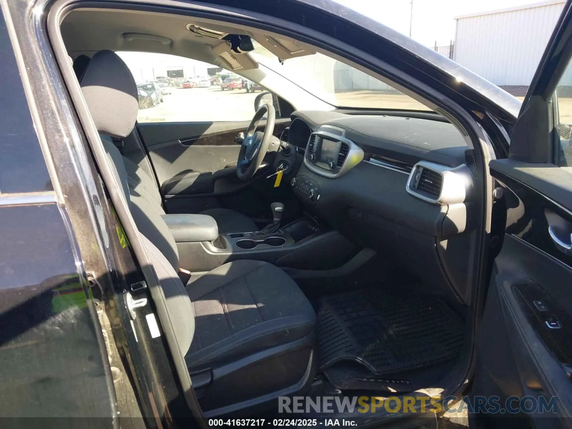 5 fotografías del automóvil dañado 5XYPG4A30LG698215 KIA SORENTO 2020