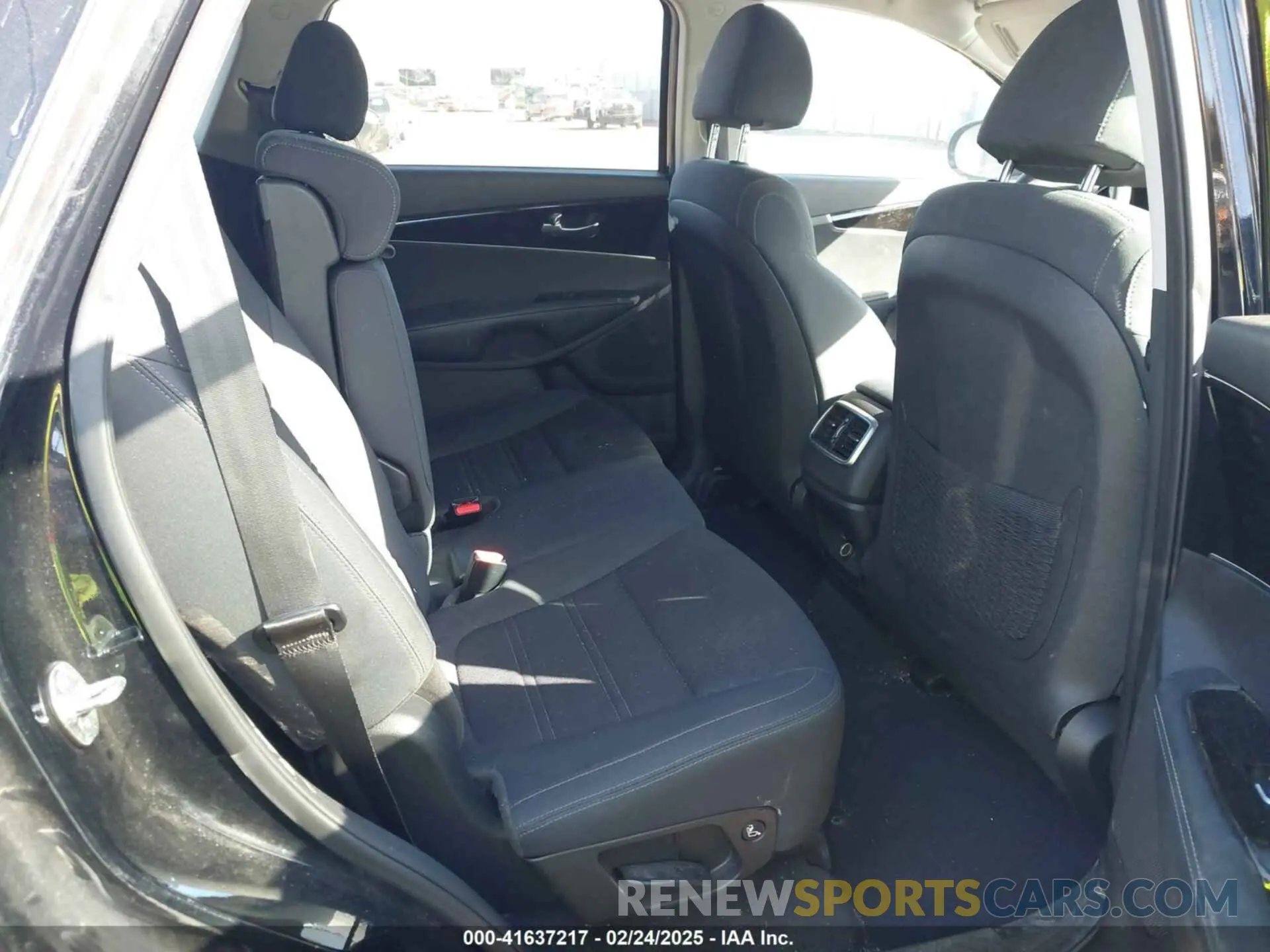 8 fotografías del automóvil dañado 5XYPG4A30LG698215 KIA SORENTO 2020