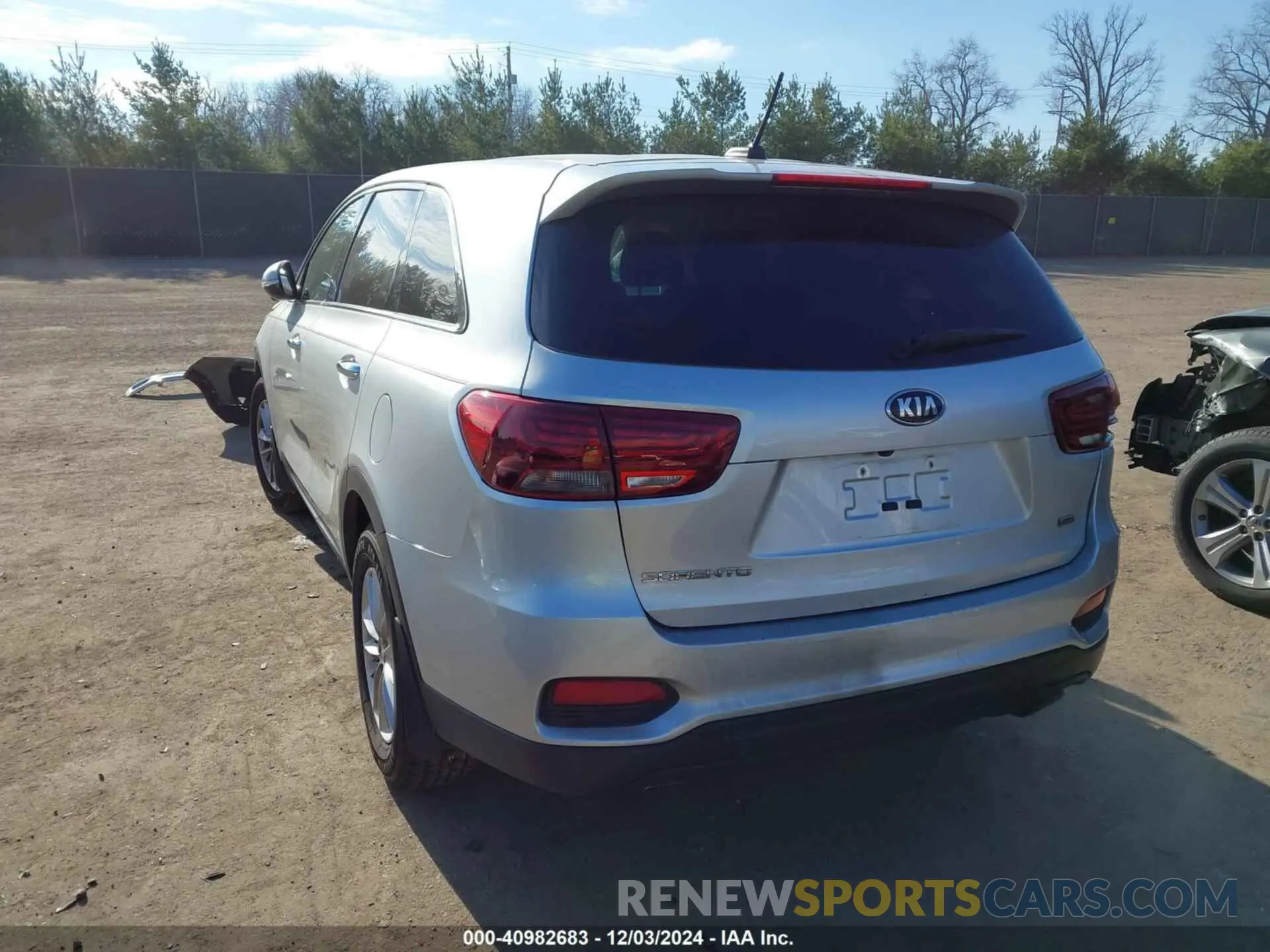 3 fotografías del automóvil dañado 5XYPG4A31LG638850 KIA SORENTO 2020
