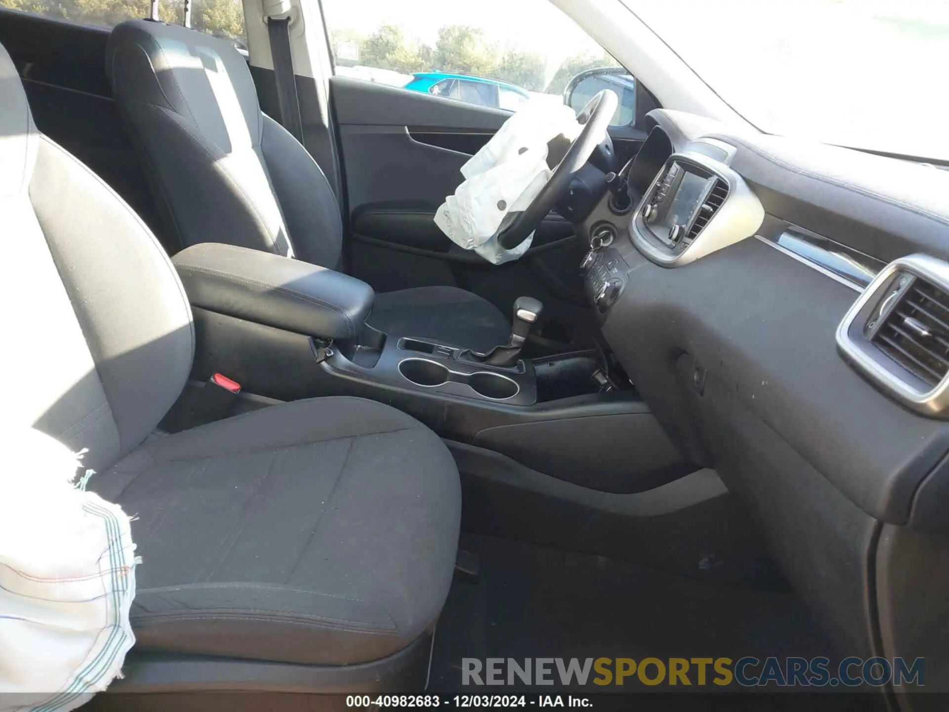 5 fotografías del automóvil dañado 5XYPG4A31LG638850 KIA SORENTO 2020