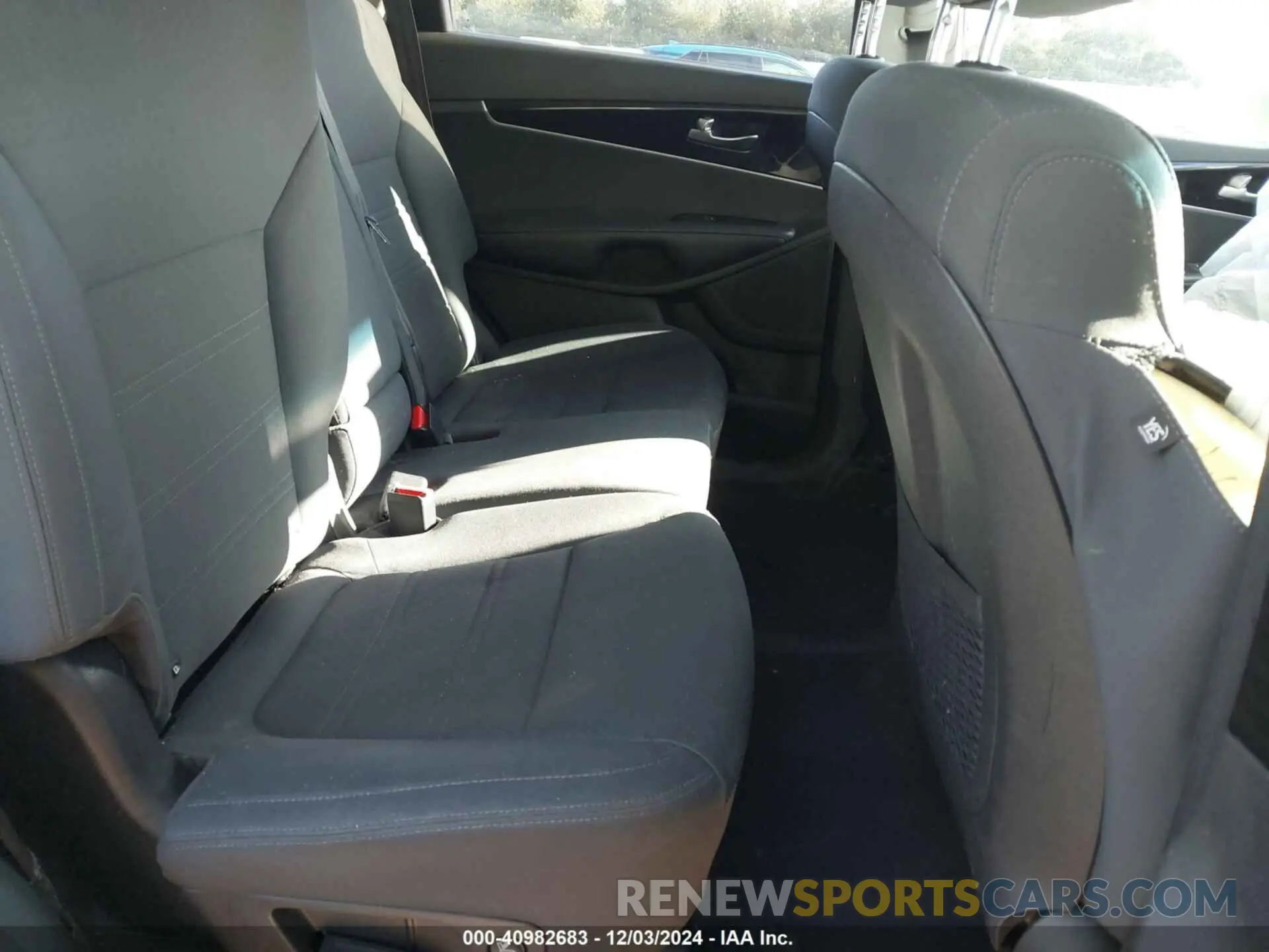 8 fotografías del automóvil dañado 5XYPG4A31LG638850 KIA SORENTO 2020