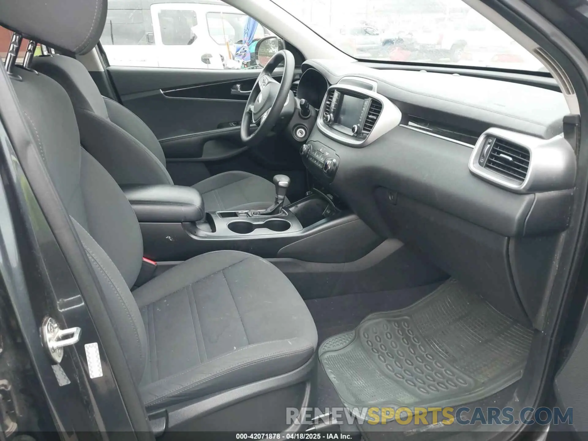 5 fotografías del automóvil dañado 5XYPG4A31LG642610 KIA SORENTO 2020
