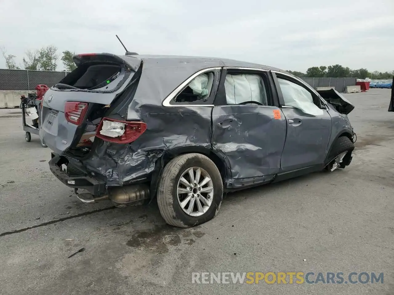 3 fotografías del automóvil dañado 5XYPG4A31LG676529 KIA SORENTO 2020