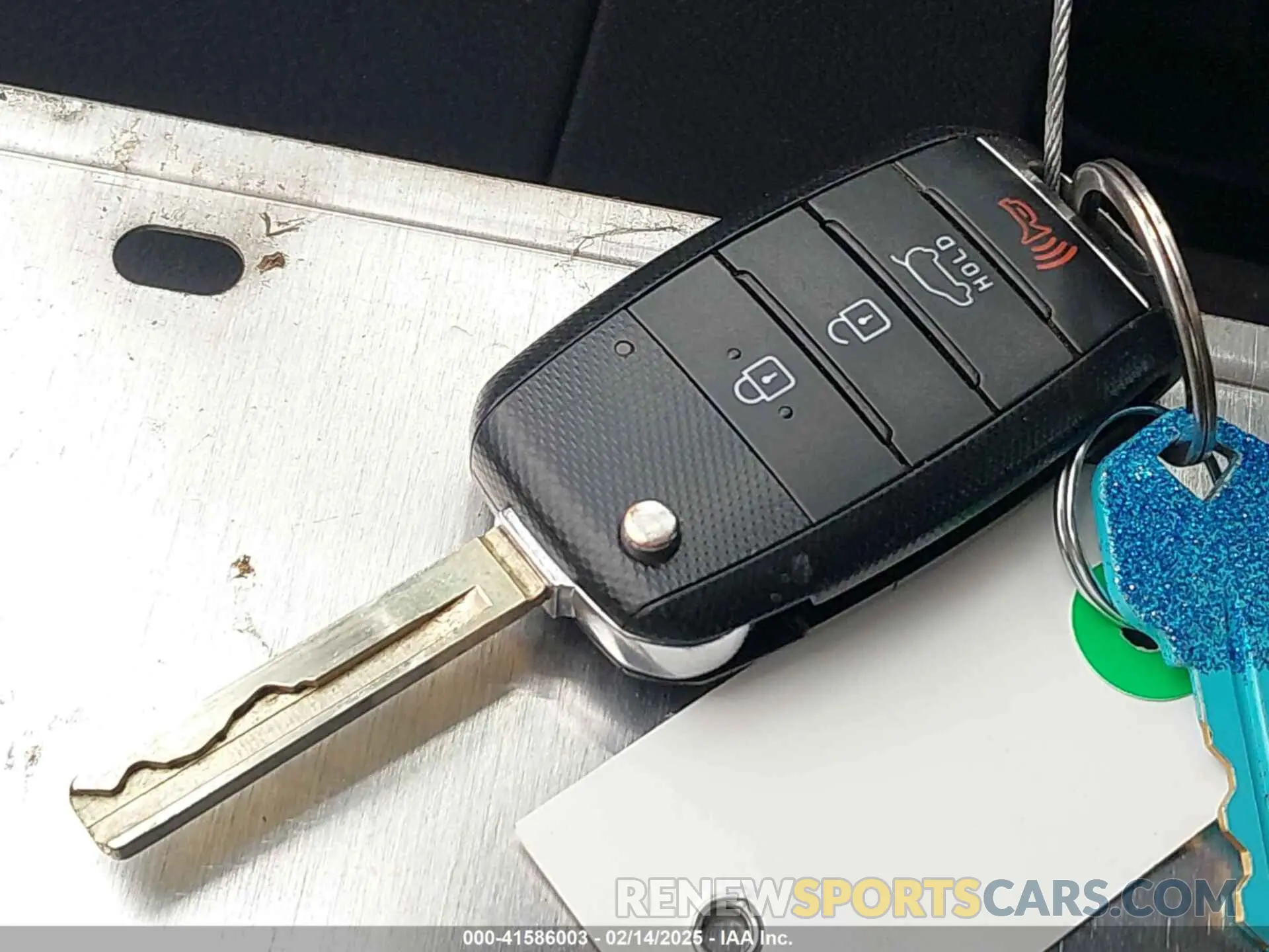 11 fotografías del automóvil dañado 5XYPG4A31LG698420 KIA SORENTO 2020
