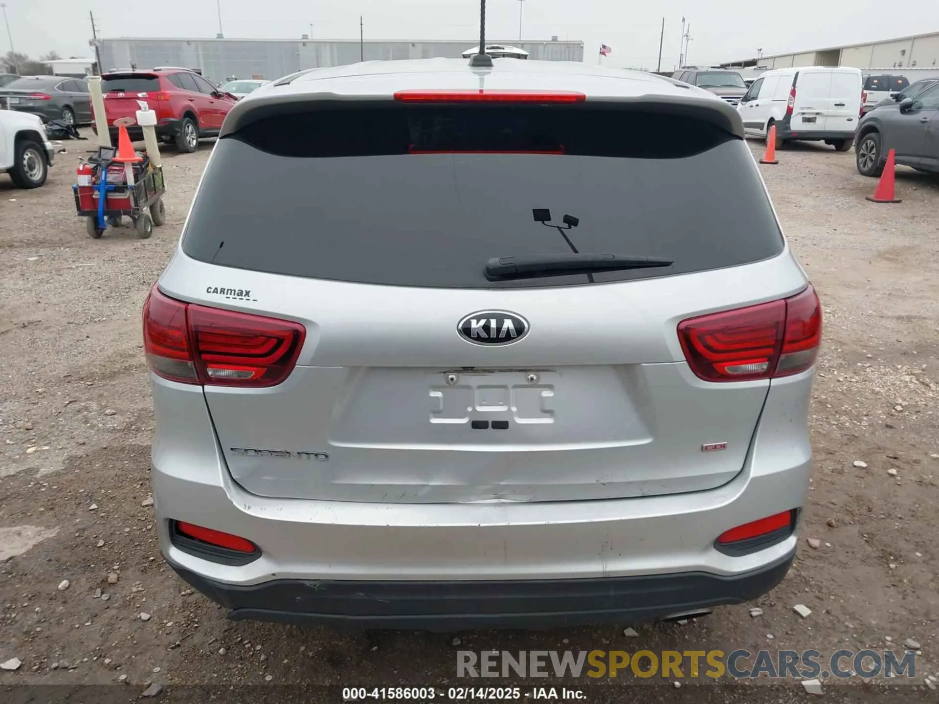 17 fotografías del automóvil dañado 5XYPG4A31LG698420 KIA SORENTO 2020