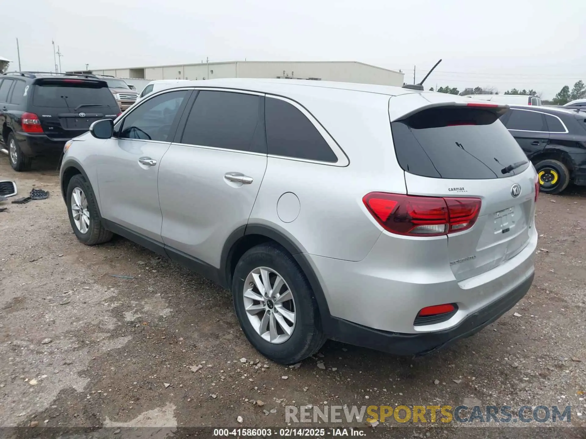 3 fotografías del automóvil dañado 5XYPG4A31LG698420 KIA SORENTO 2020