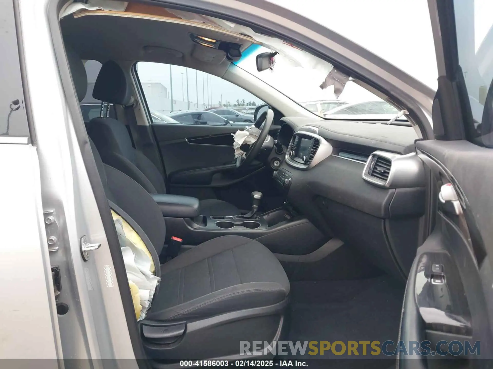 5 fotografías del automóvil dañado 5XYPG4A31LG698420 KIA SORENTO 2020