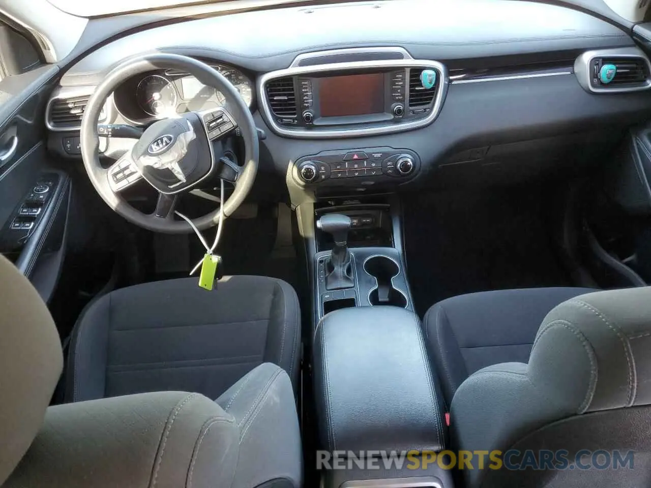 8 fotografías del automóvil dañado 5XYPG4A31LG698868 KIA SORENTO 2020