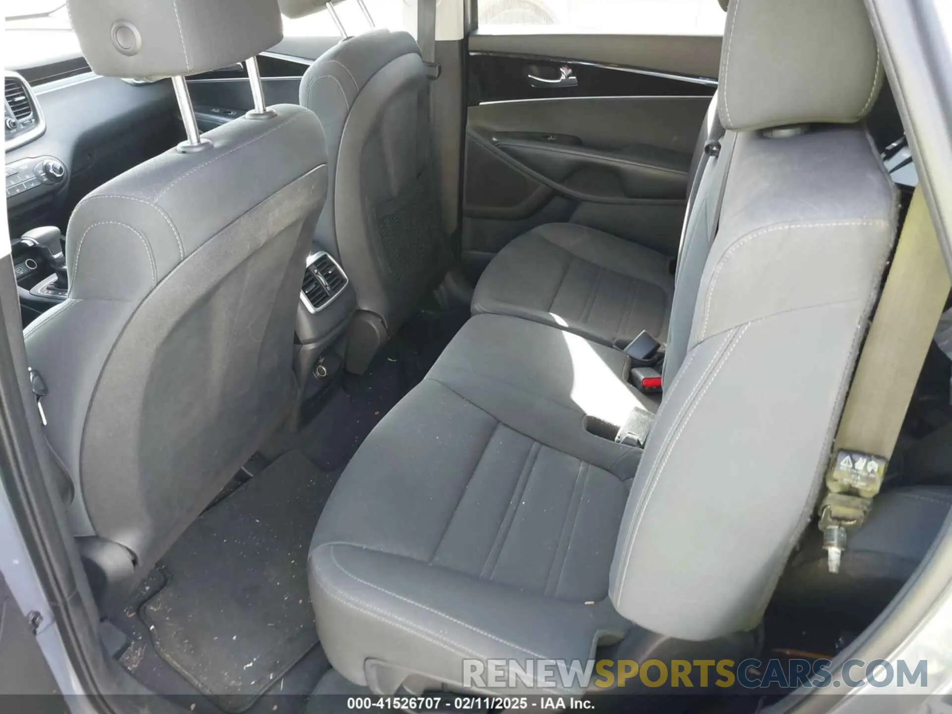 8 fotografías del automóvil dañado 5XYPG4A35LG699327 KIA SORENTO 2020