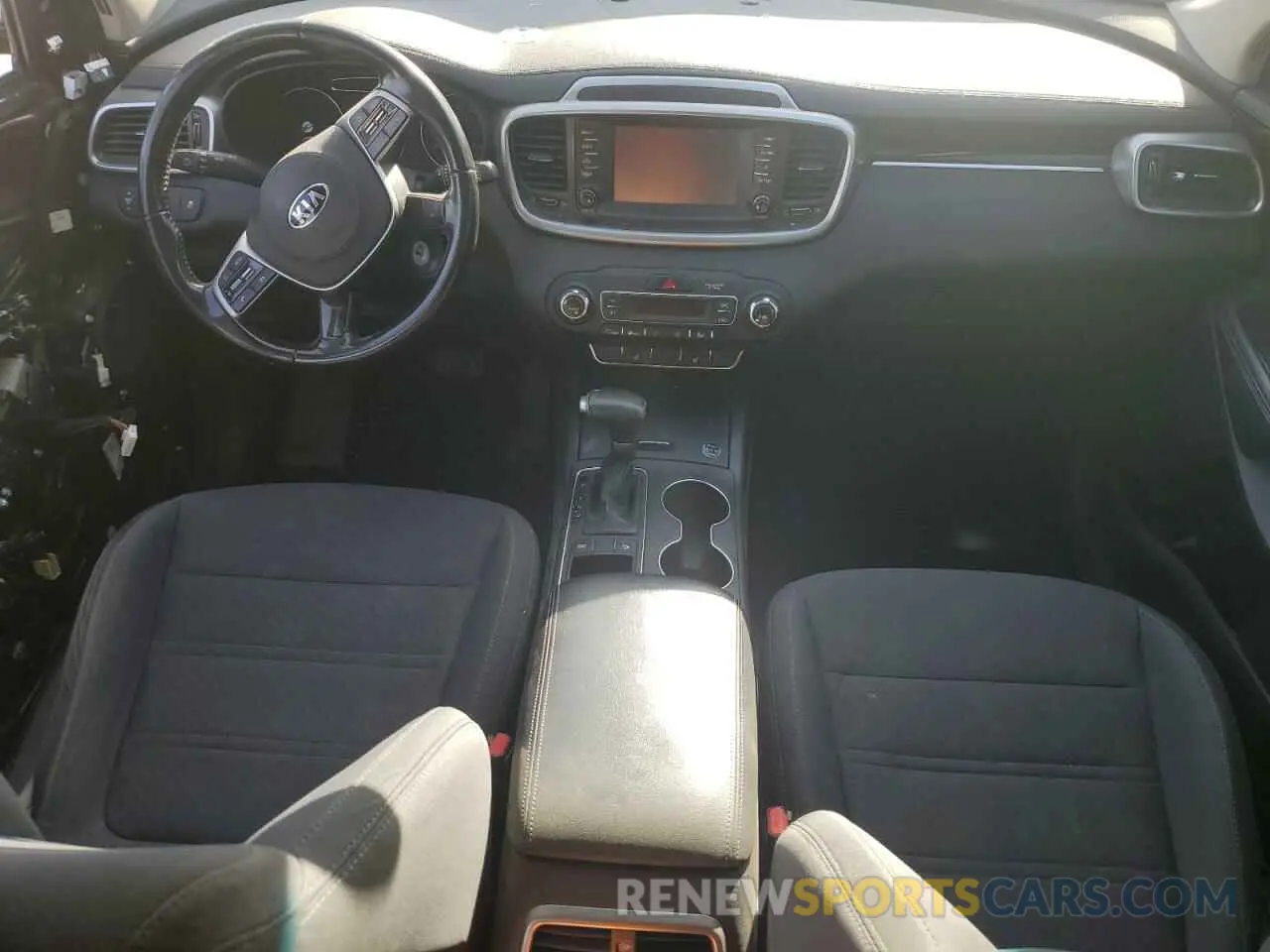 8 fotografías del automóvil dañado 5XYPG4A36LG633725 KIA SORENTO 2020