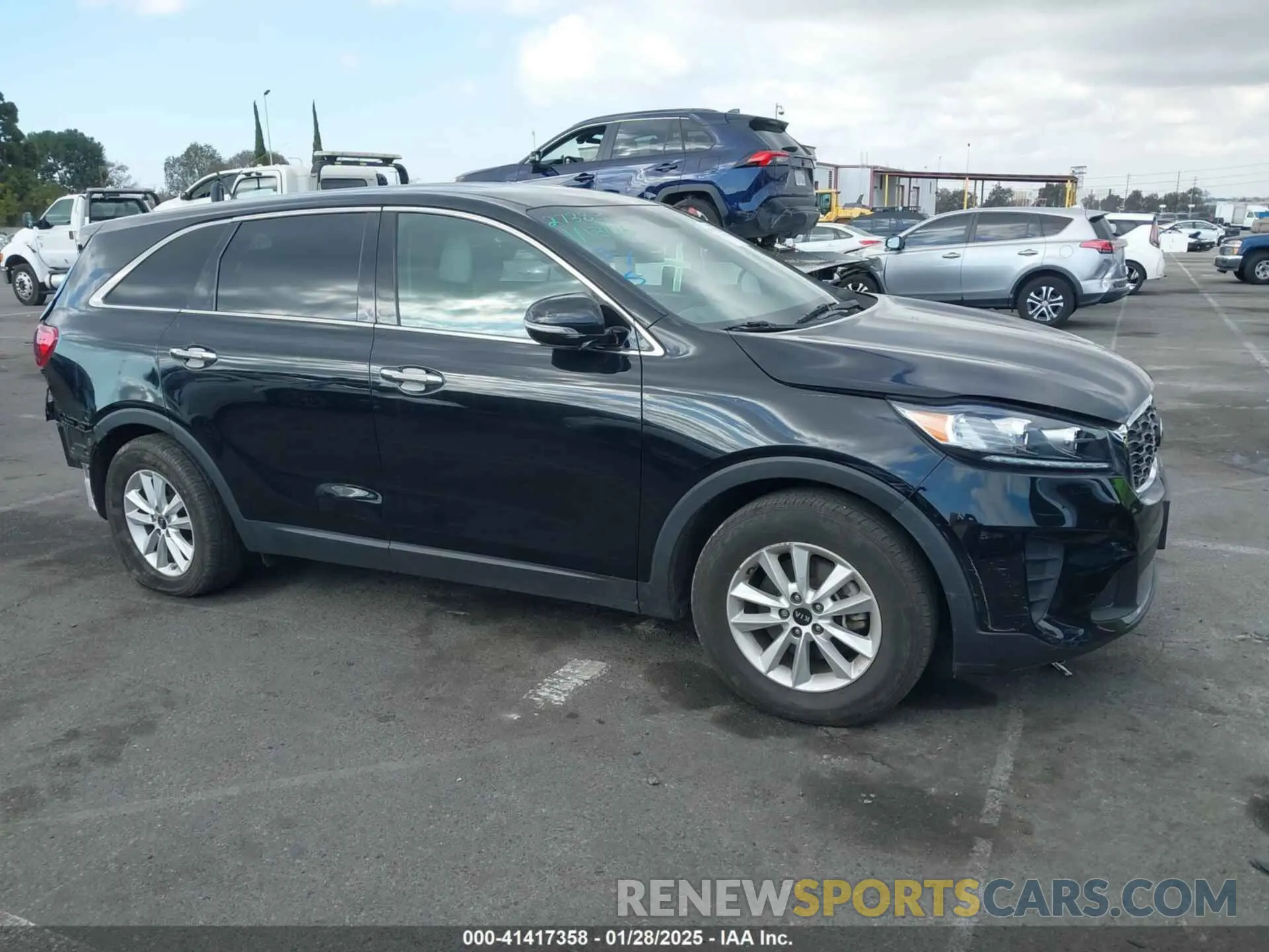 14 fotografías del automóvil dañado 5XYPG4A37LG628159 KIA SORENTO 2020