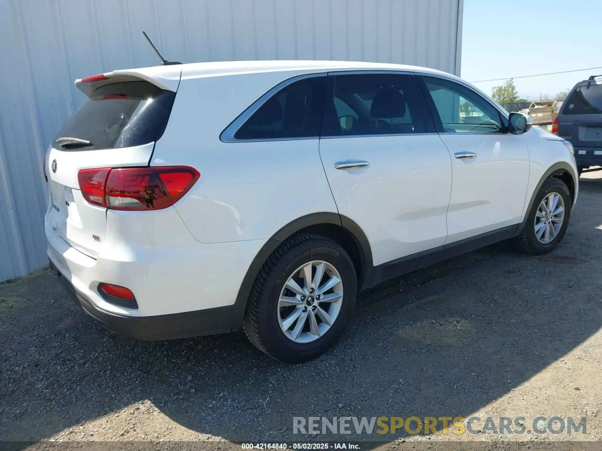 4 fotografías del automóvil dañado 5XYPG4A37LG657127 KIA SORENTO 2020