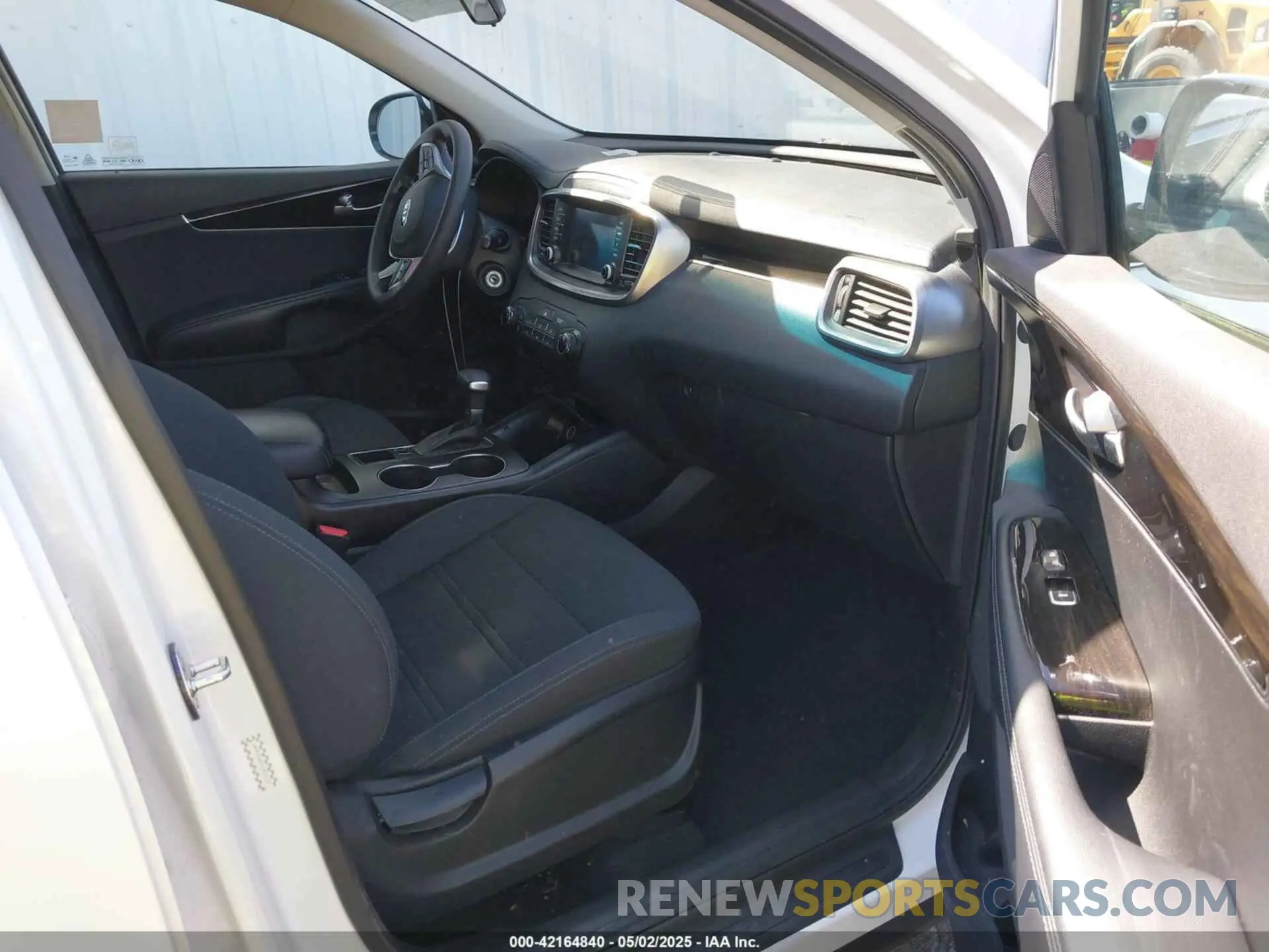 5 fotografías del automóvil dañado 5XYPG4A37LG657127 KIA SORENTO 2020