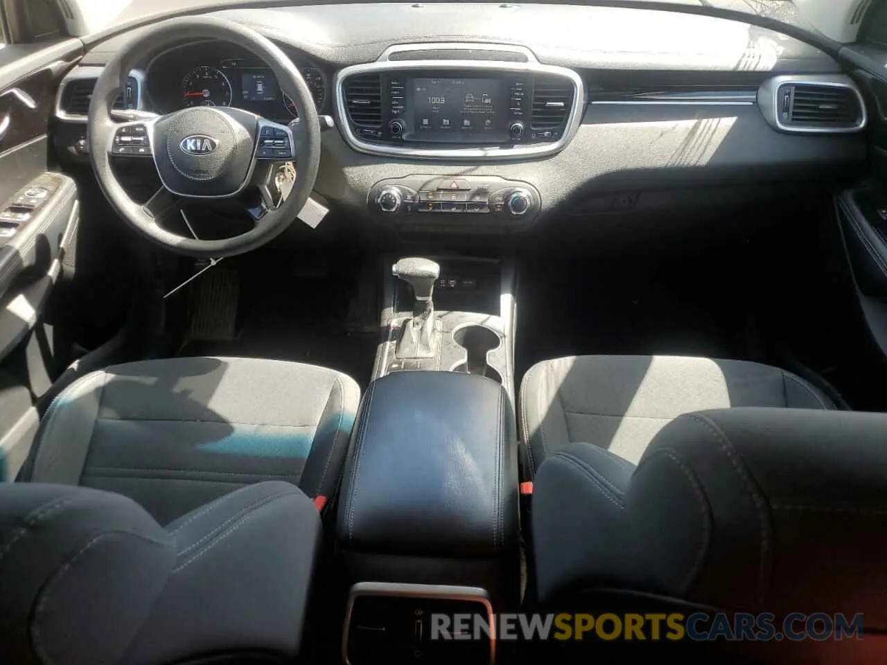 8 fotografías del automóvil dañado 5XYPG4A38LG687673 KIA SORENTO 2020