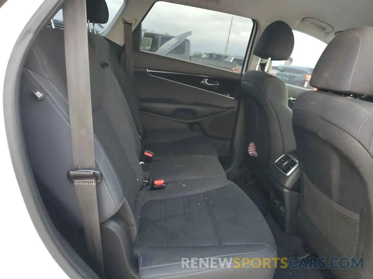 10 fotografías del automóvil dañado 5XYPG4A39LG644010 KIA SORENTO 2020