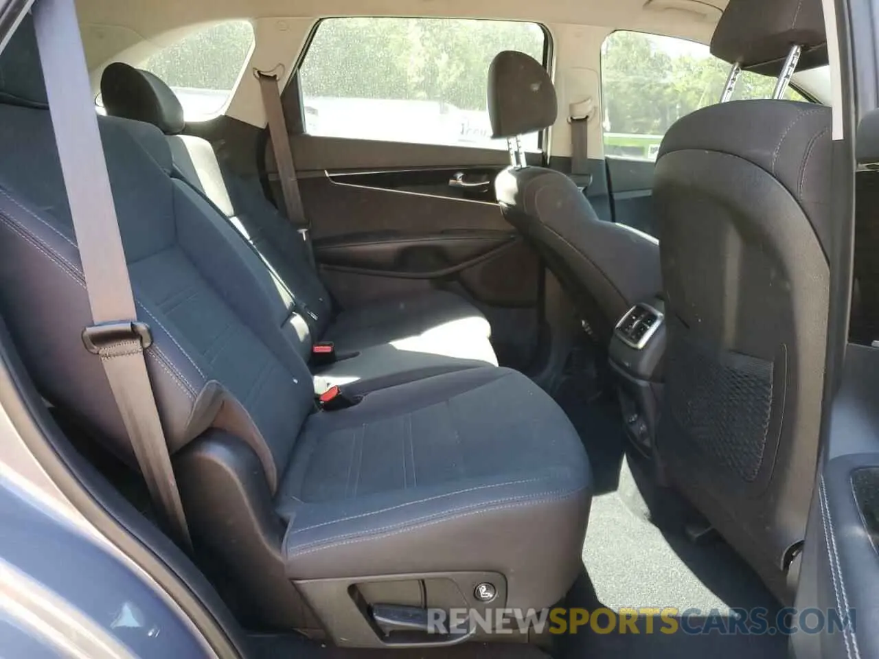 11 fotografías del automóvil dañado 5XYPG4A3XLG628253 KIA SORENTO 2020