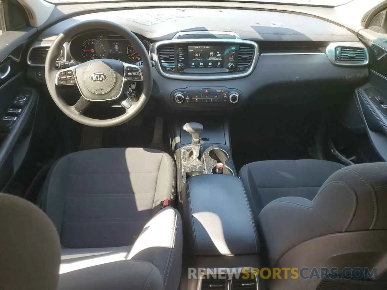 8 fotografías del automóvil dañado 5XYPG4A3XLG628253 KIA SORENTO 2020