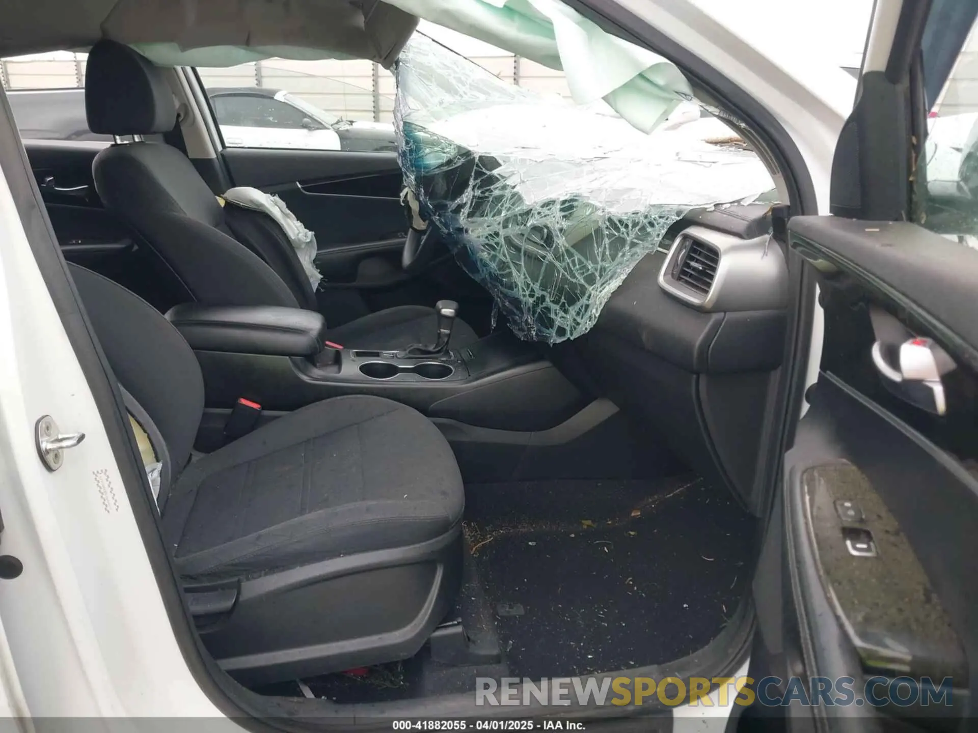 5 fotografías del automóvil dañado 5XYPG4A3XLG654612 KIA SORENTO 2020
